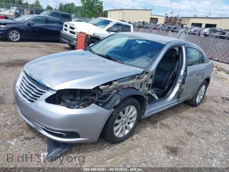 2013 Chrysler 200 (VIN 1C3CCBCG1DN751825) — фото 2 из 11