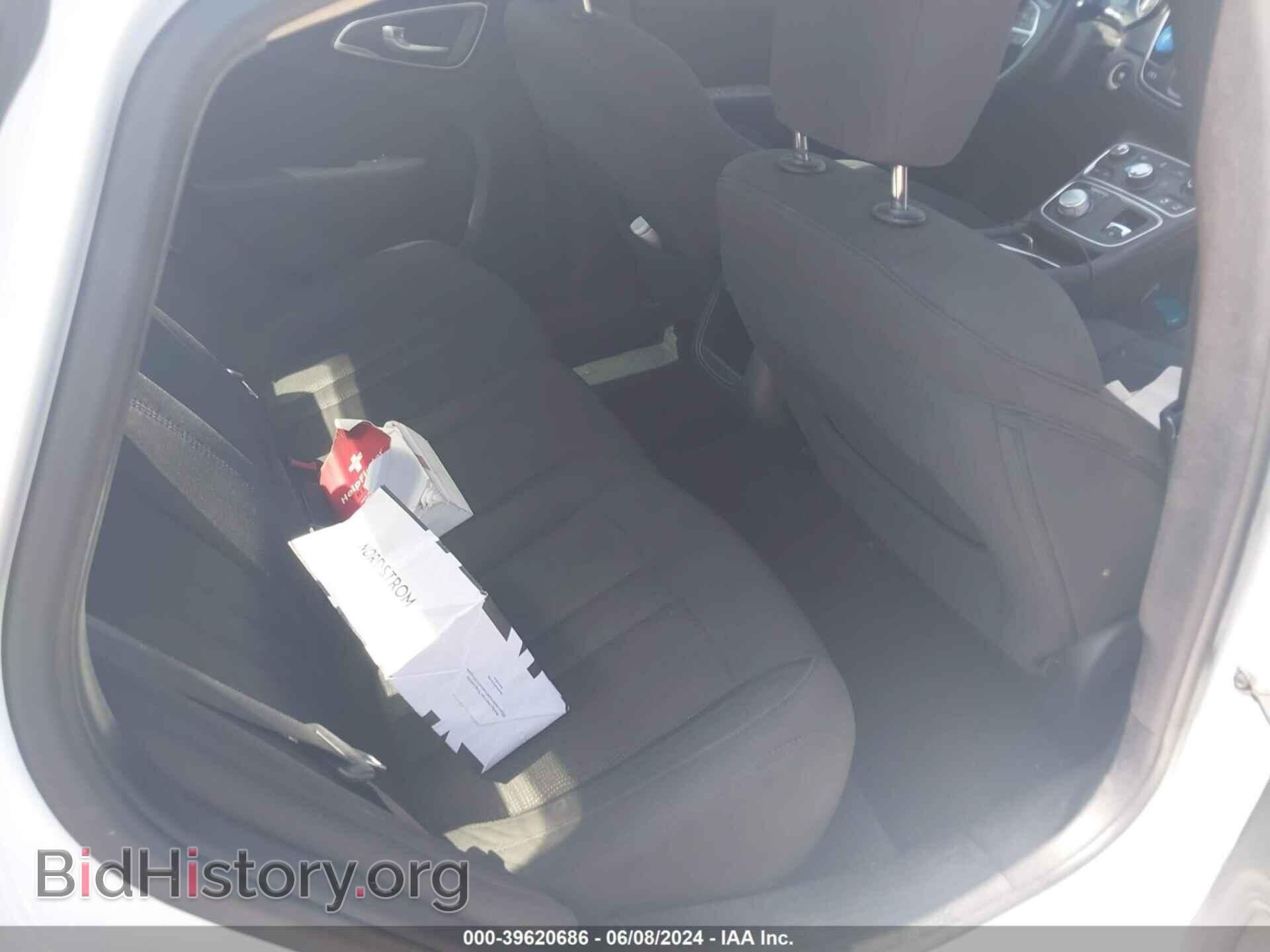 2016 CHRYSLER 200 - VIN: 1C3CCCAB6GN109585 - Фото 8