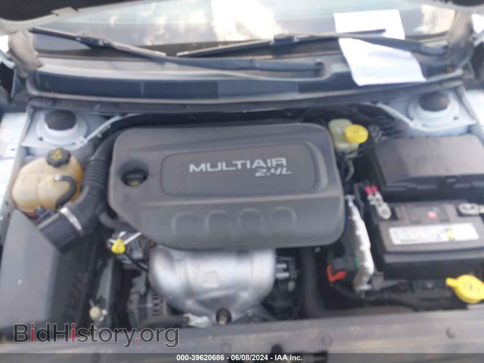 2016 CHRYSLER 200 - VIN: 1C3CCCAB6GN109585 - Фото 10