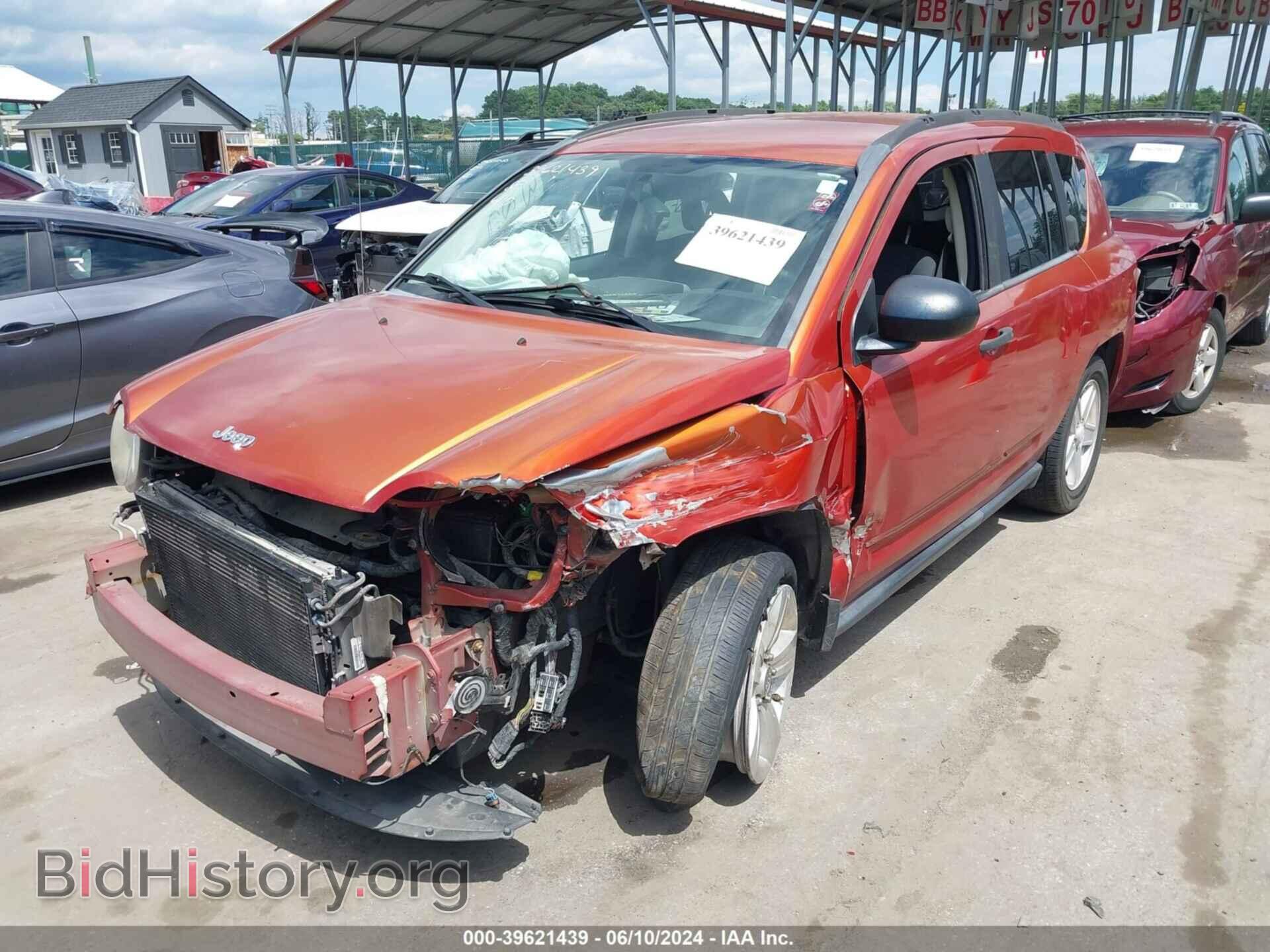 2008 JEEP COMPASS - VIN: 1J8FT47098D529006 - Фото 2