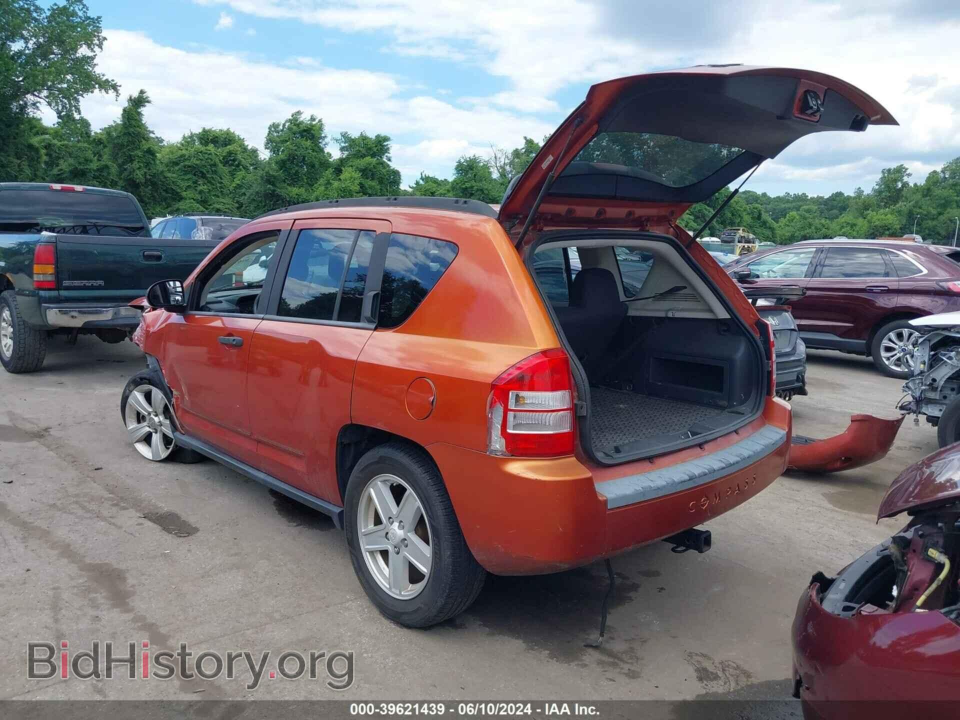2008 JEEP COMPASS - VIN: 1J8FT47098D529006 - Фото 3