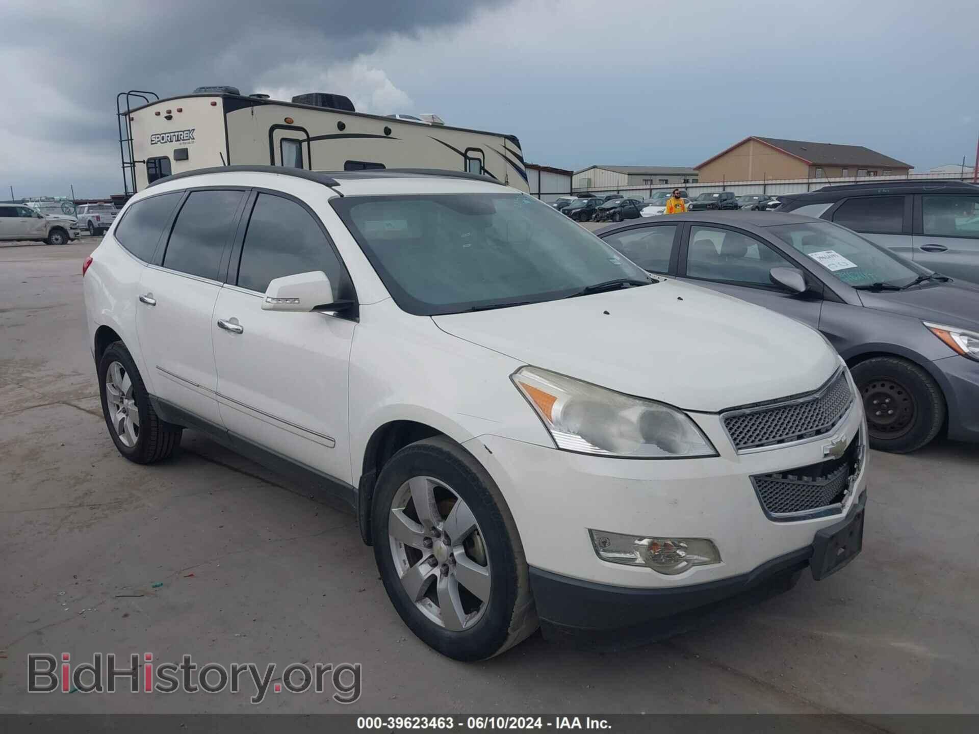 Фотография 1GNKRLED7CJ176142 - CHEVROLET TRAVERSE 2012