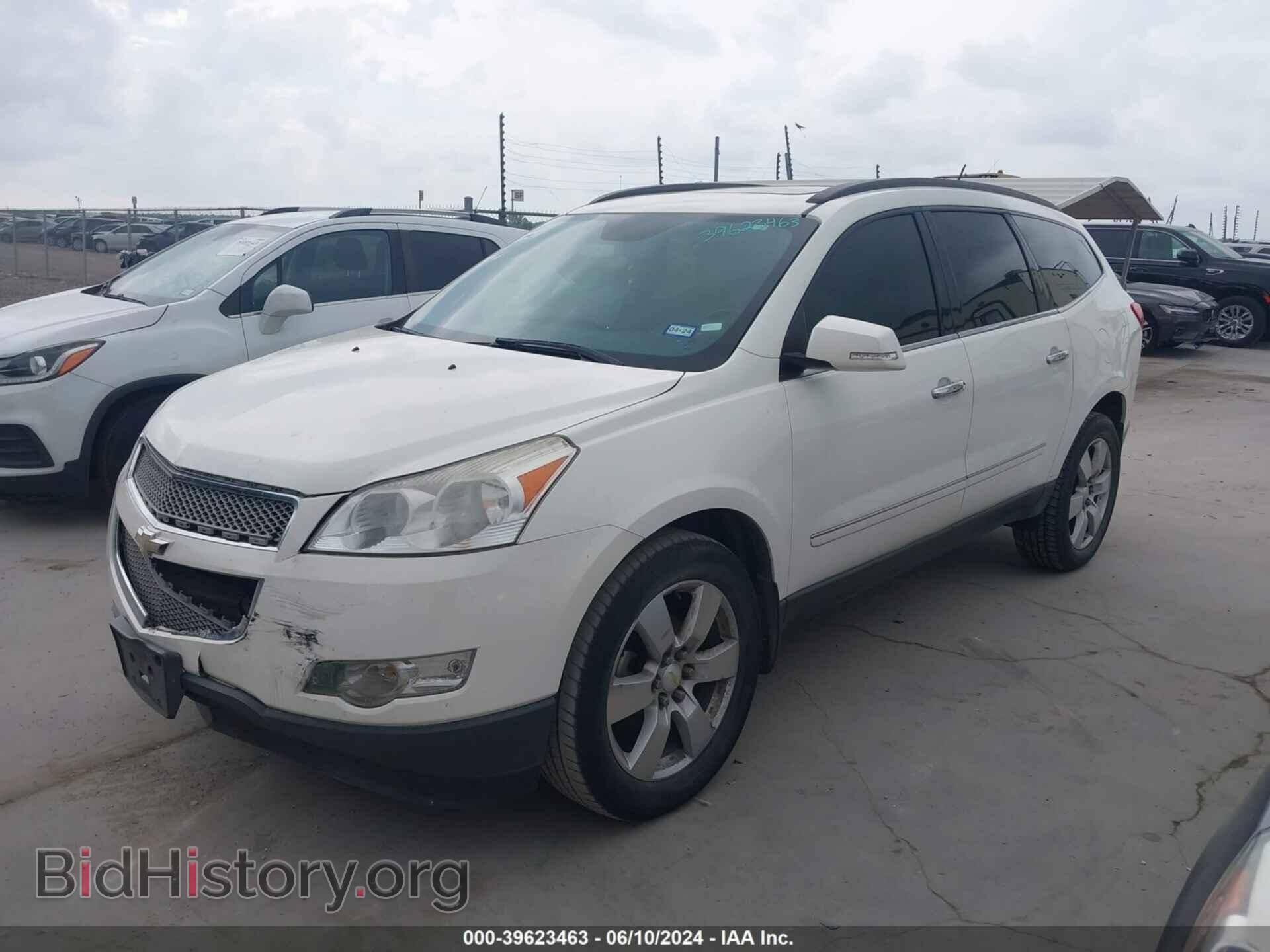 2012 CHEVROLET TRAVERSE - VIN: 1GNKRLED7CJ176142 - Фото 2