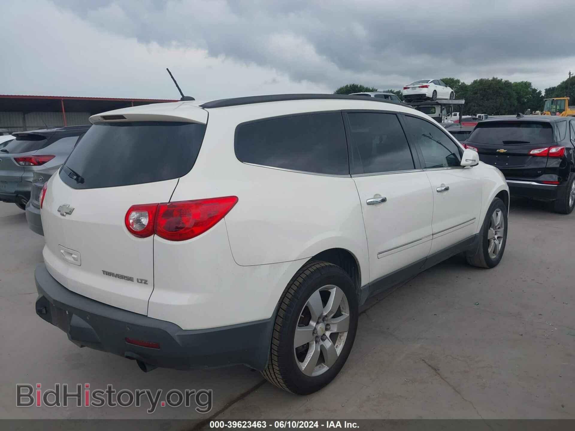 2012 CHEVROLET TRAVERSE - VIN: 1GNKRLED7CJ176142 - Фото 4