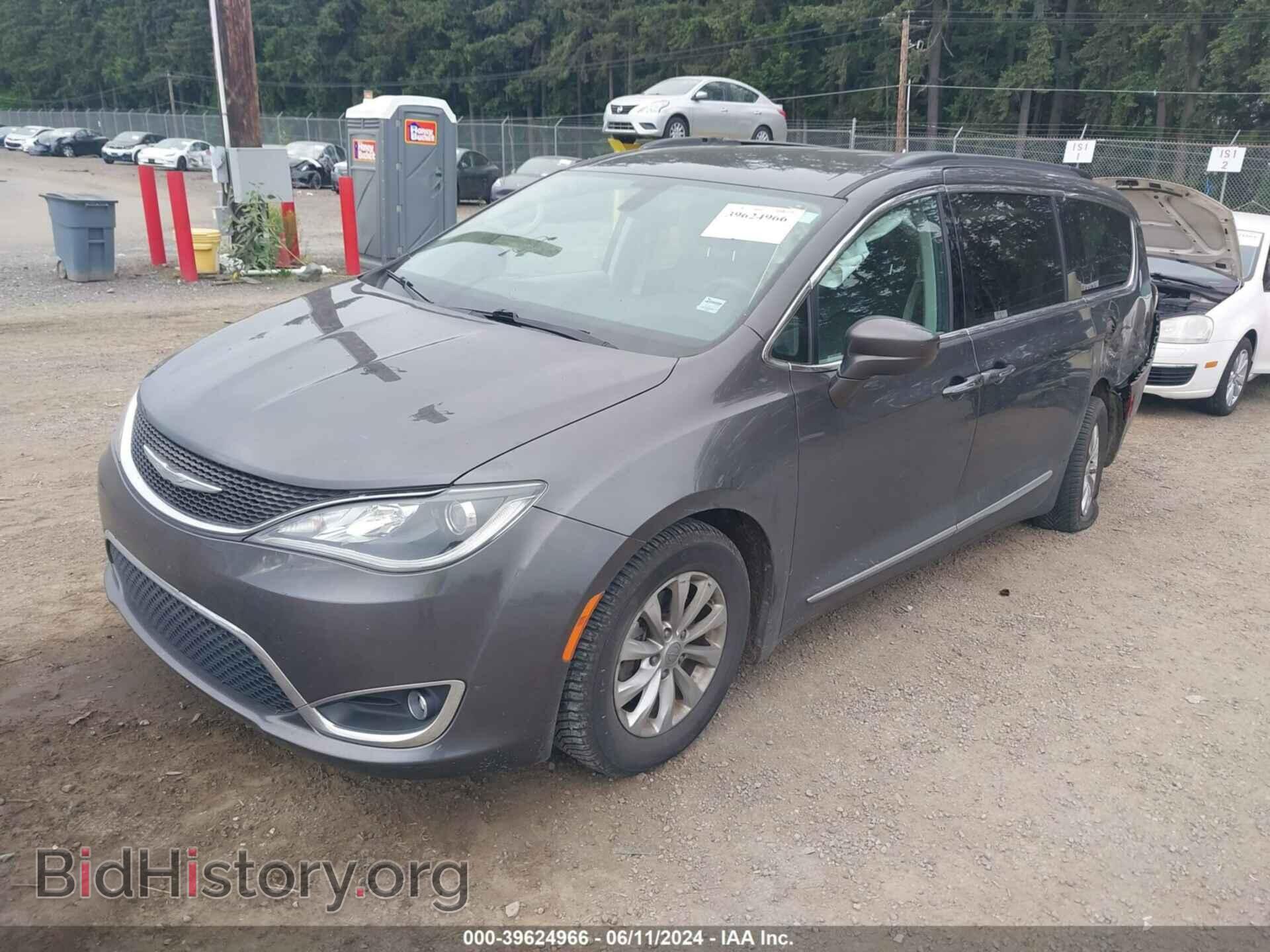 2017 CHRYSLER PACIFICA - VIN: 2C4RC1BGXHR576050 - Photo 2