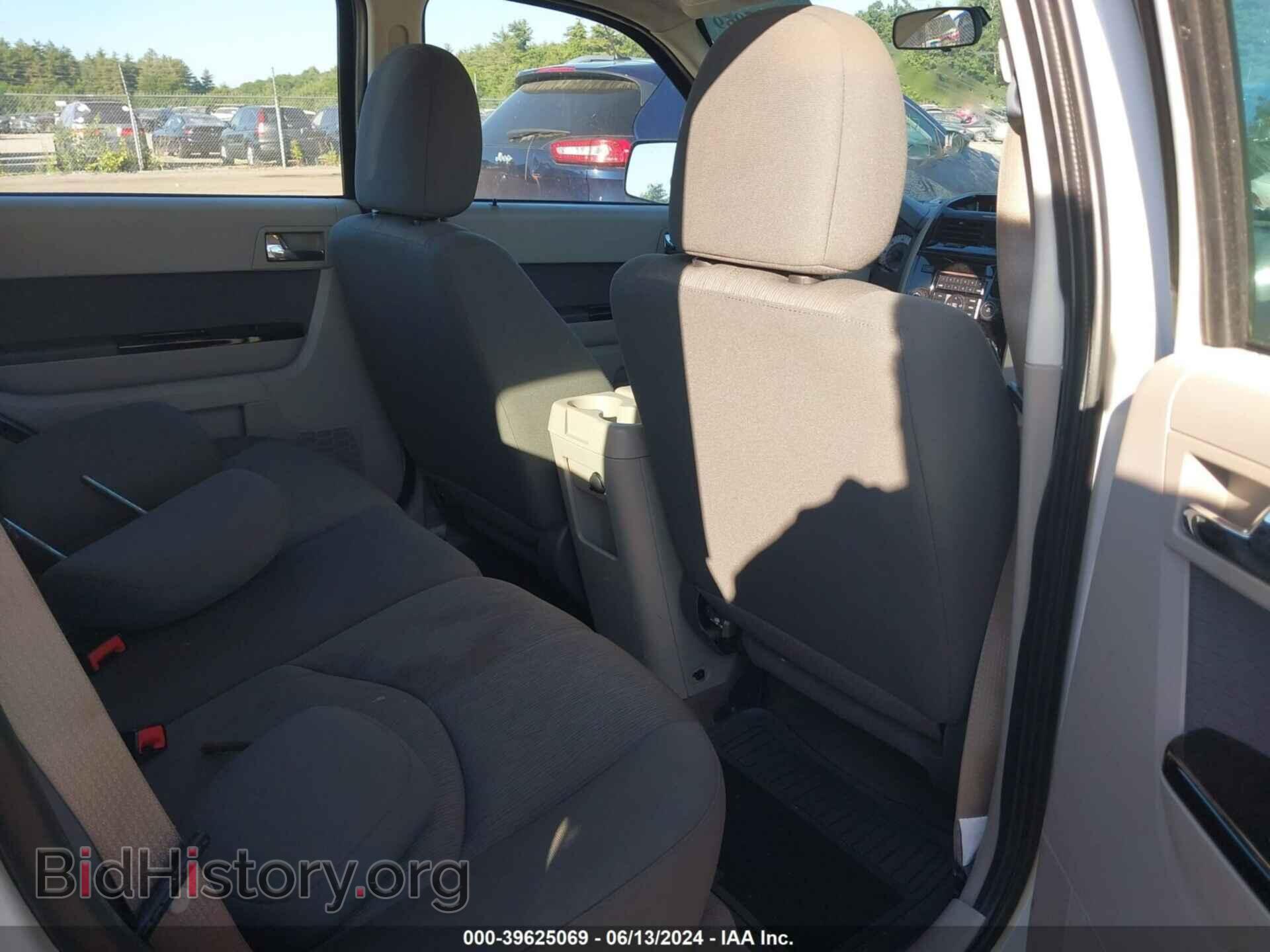 2011 MAZDA TRIBUTE - VIN: 4F2CY9C72BKM00054 - Фото 8