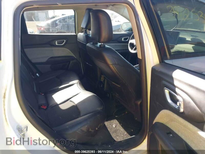 2022 Jeep COMPASS (VIN 3C4NJDBBXNT183099) — фото 8 из 18