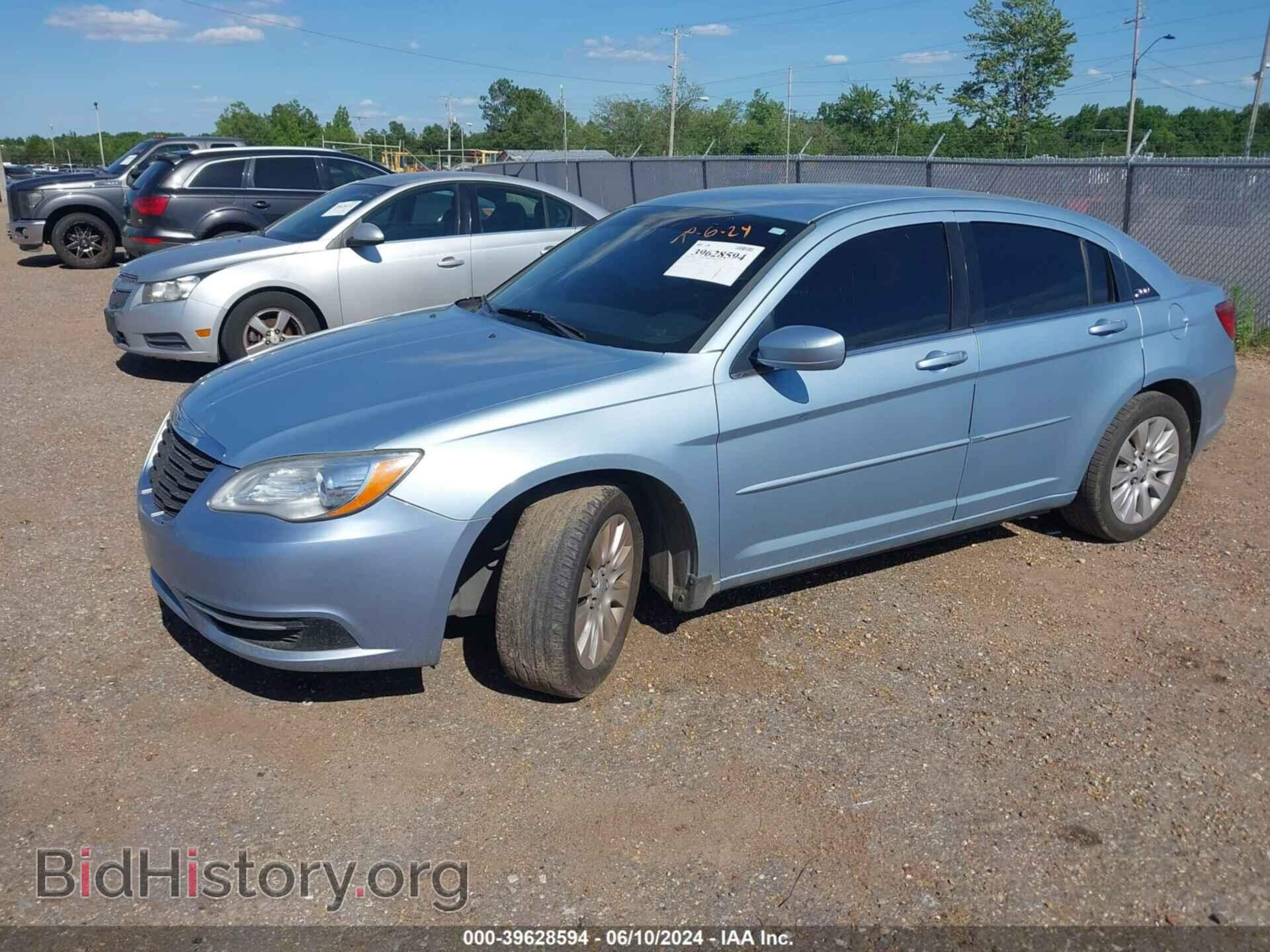 2013 CHRYSLER 200 - VIN: 1C3CCBAB6DN635575 - Photo 2