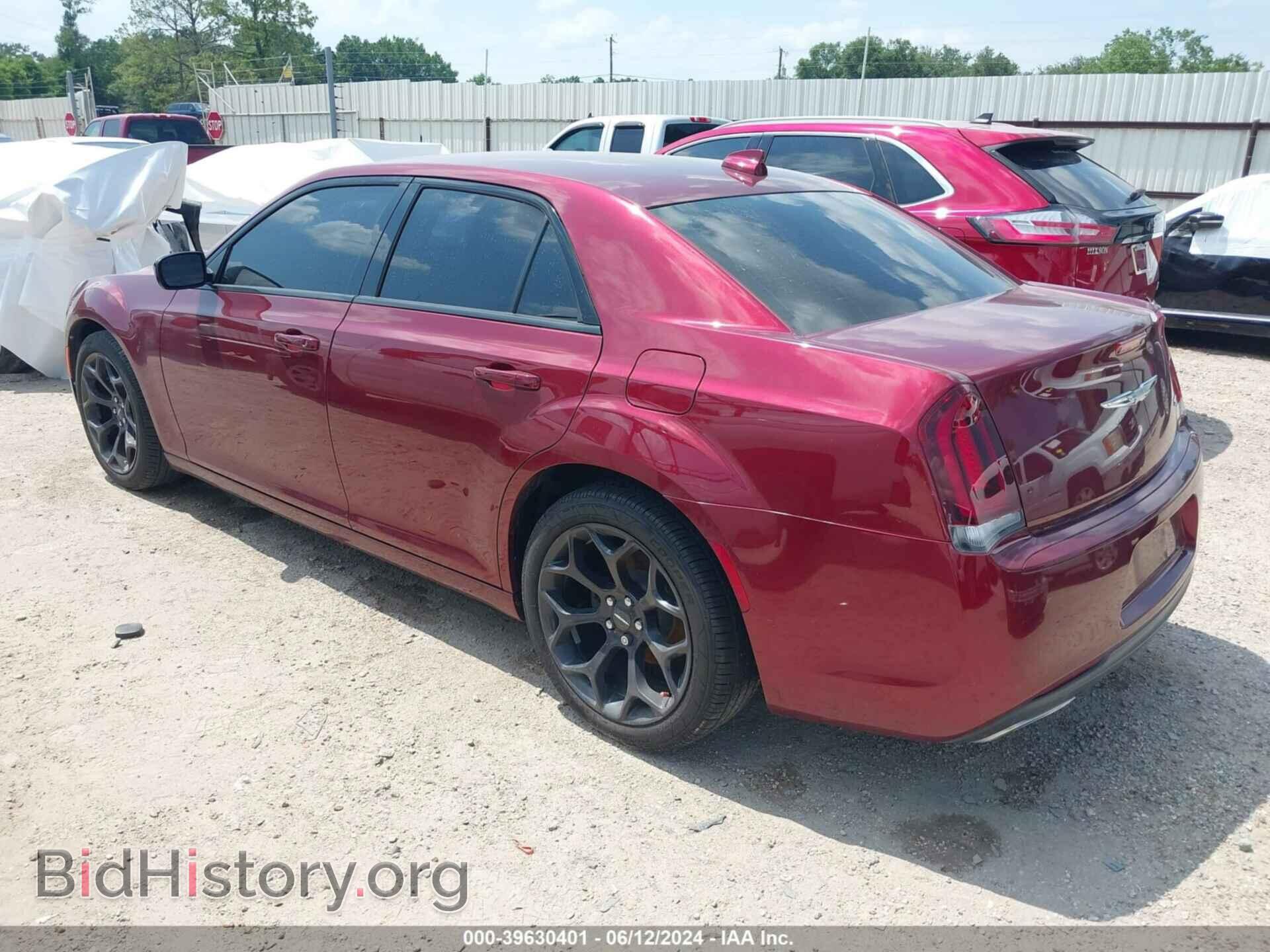 2019 CHRYSLER 300 - VIN: 2C3CCAAG3KH610239 - Фото 3