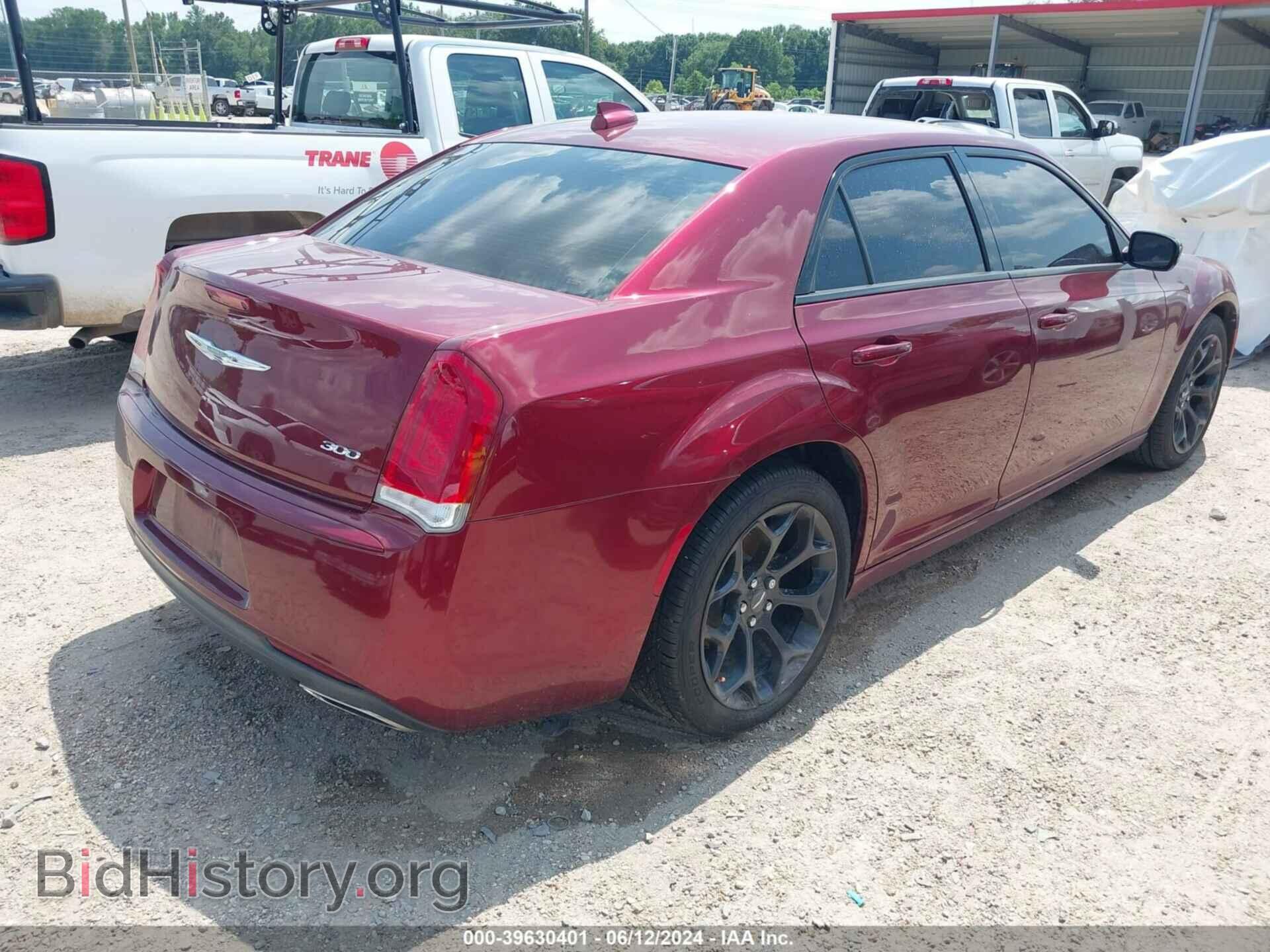 2019 CHRYSLER 300 - VIN: 2C3CCAAG3KH610239 - Фото 4