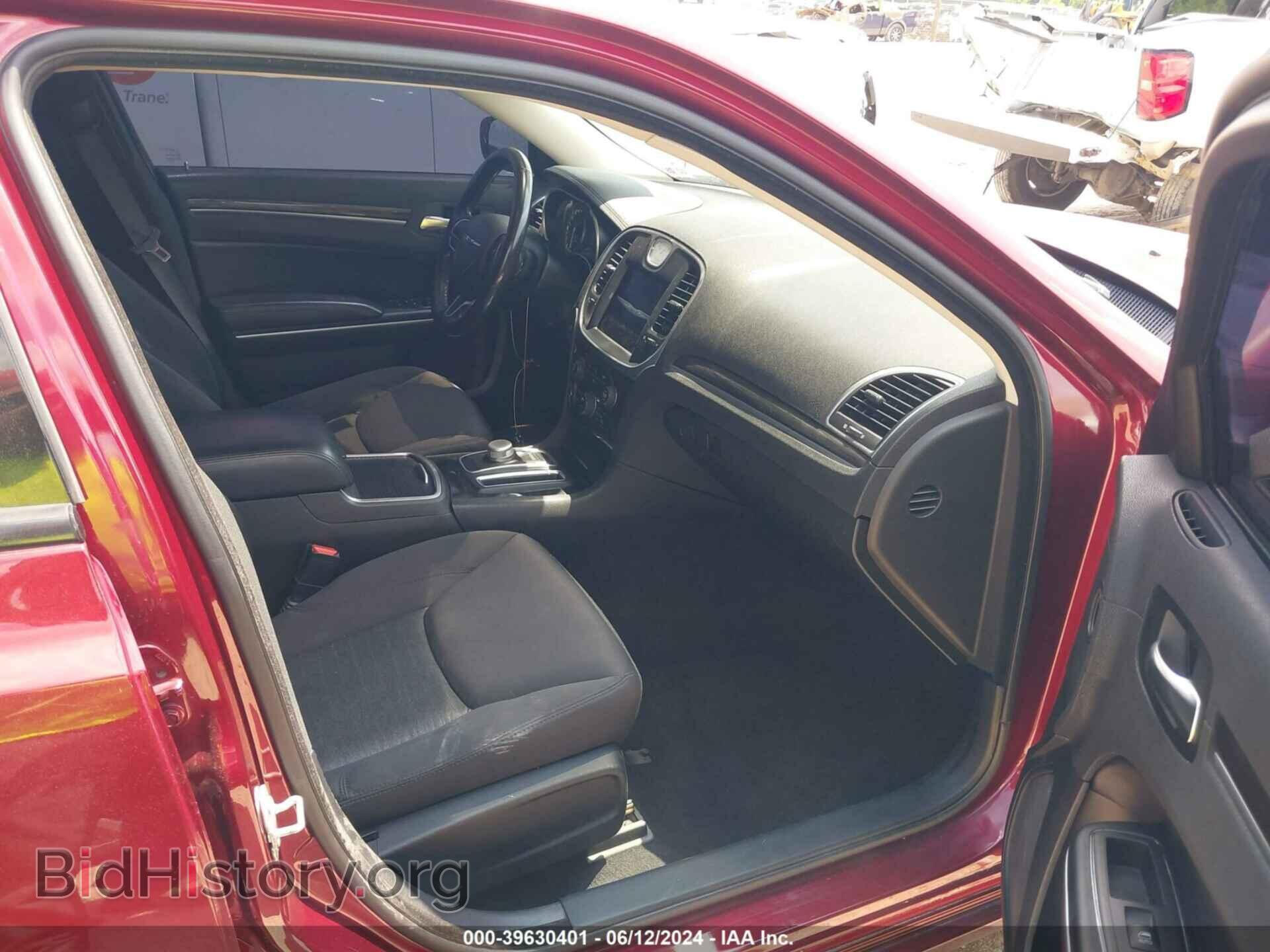 2019 CHRYSLER 300 - VIN: 2C3CCAAG3KH610239 - Фото 5