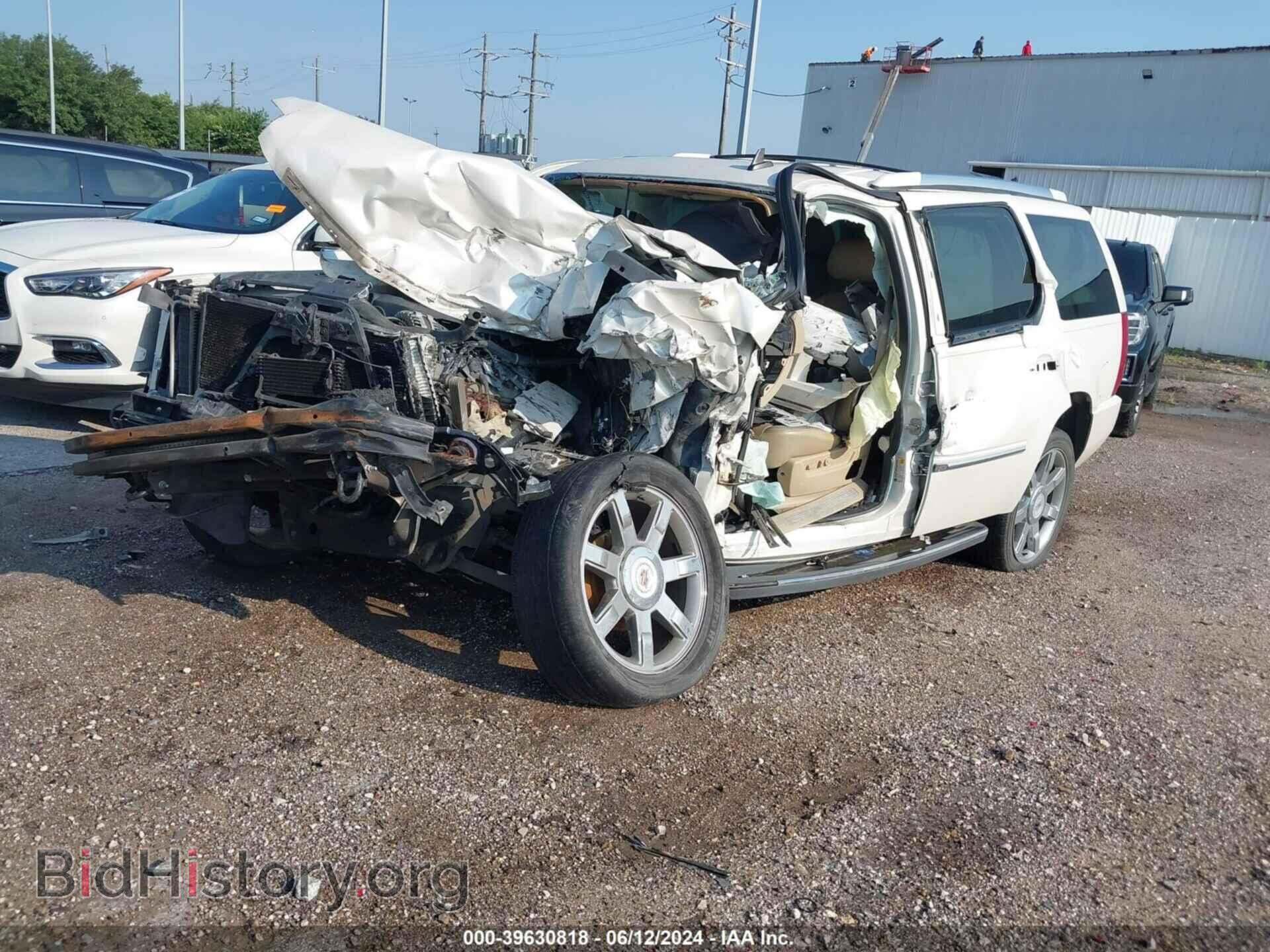 2011 CADILLAC ESCALADE - VIN: 1GYS3BEF4BR147360 - Фото 2