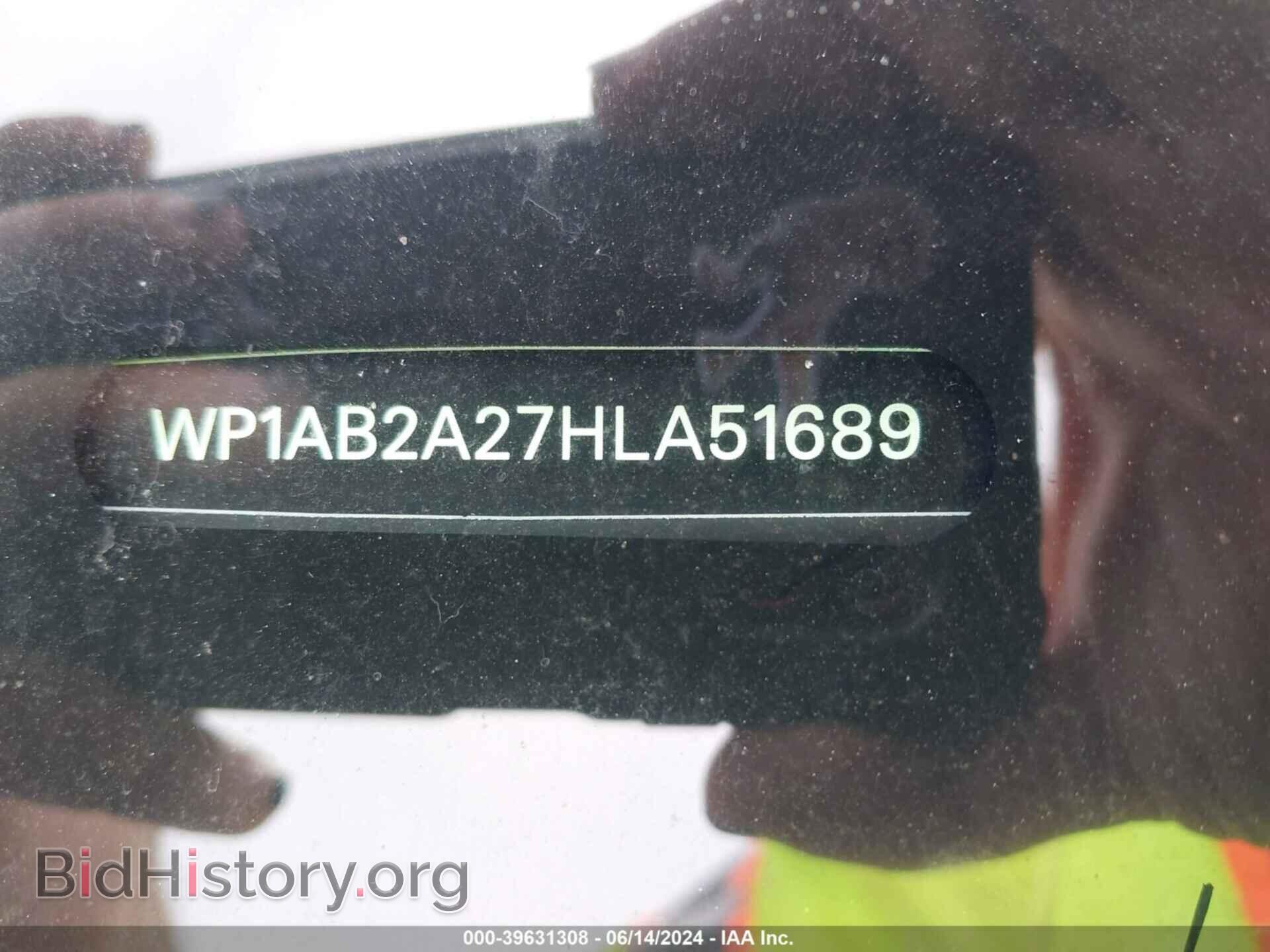 2017 PORSCHE CAYENNE - VIN: WP1AB2A27HLA51689 - Фото 9