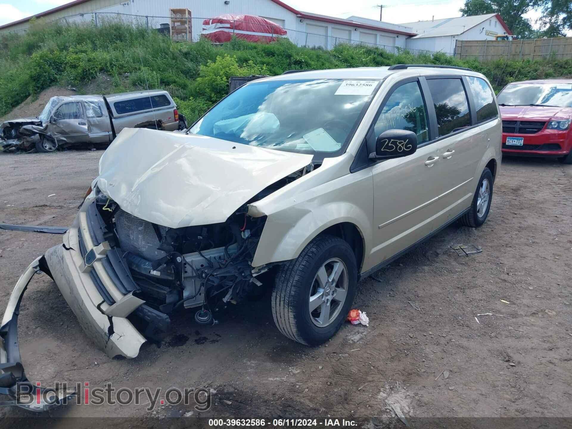2010 DODGE GRAND CARAVAN - VIN: 2D4RN3D12AR385813 - Фото 2