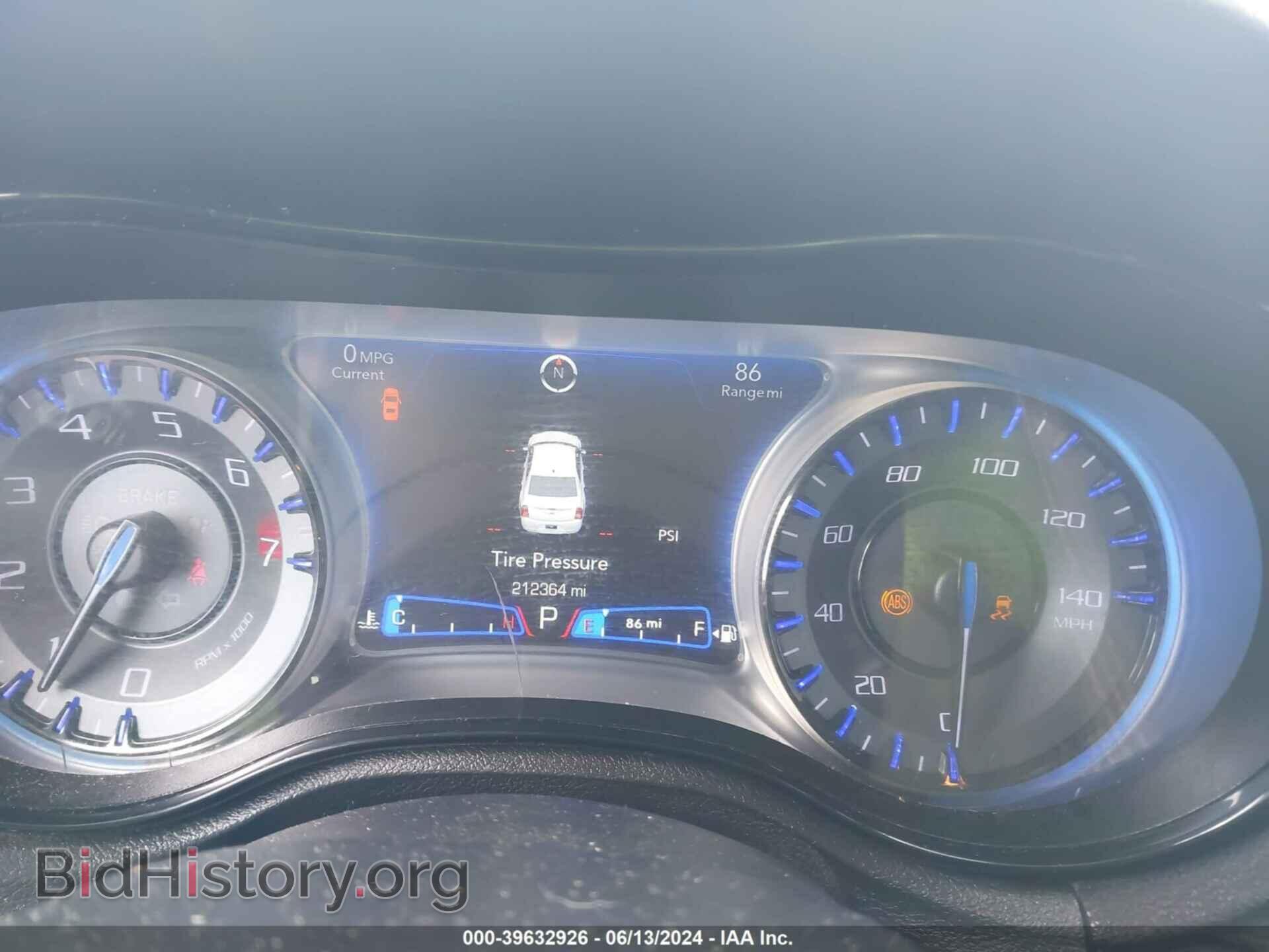 2019 CHRYSLER 300 - VIN: 2C3CCABG1KH516245 - Фото 7
