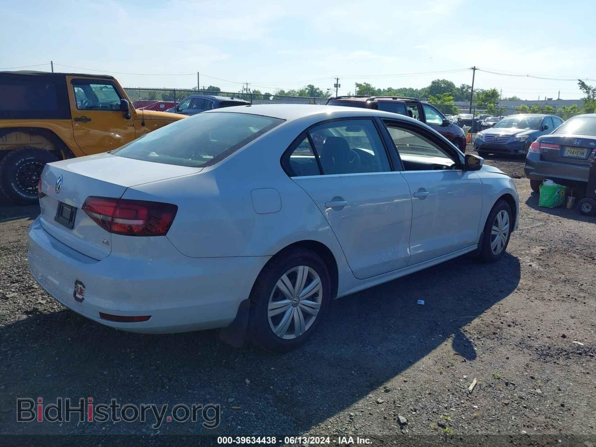2017 VOLKSWAGEN JETTA - VIN: 3VW2B7AJ1HM337740 - Фото 4