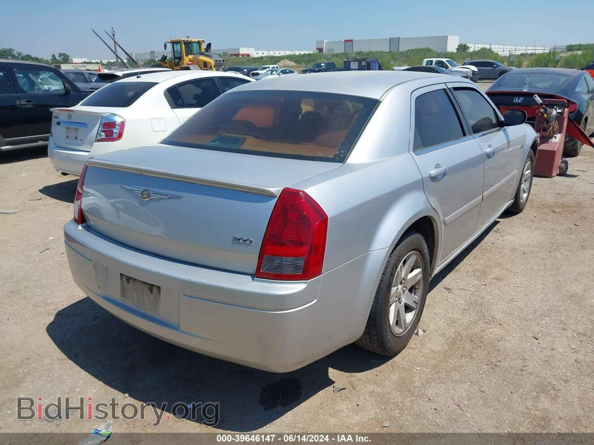 2006 CHRYSLER 300 - VIN: 2C3KA43R56H277761 - Фото 4