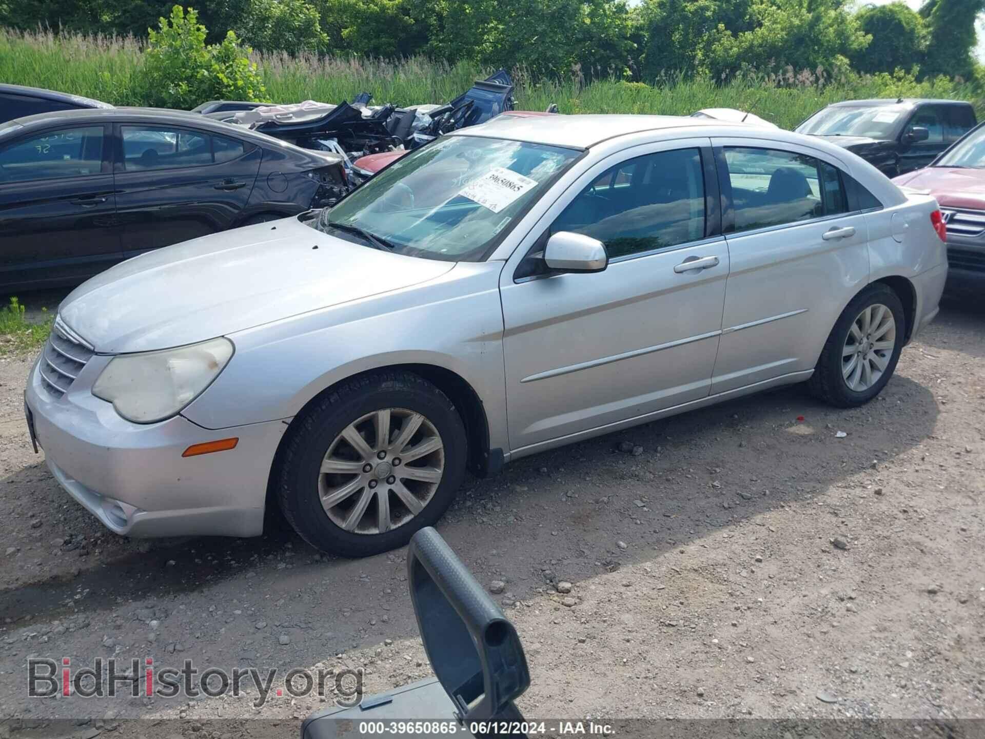 2010 CHRYSLER SEBRING - VIN: 1C3CC5FB5AN145828 - Фото 2