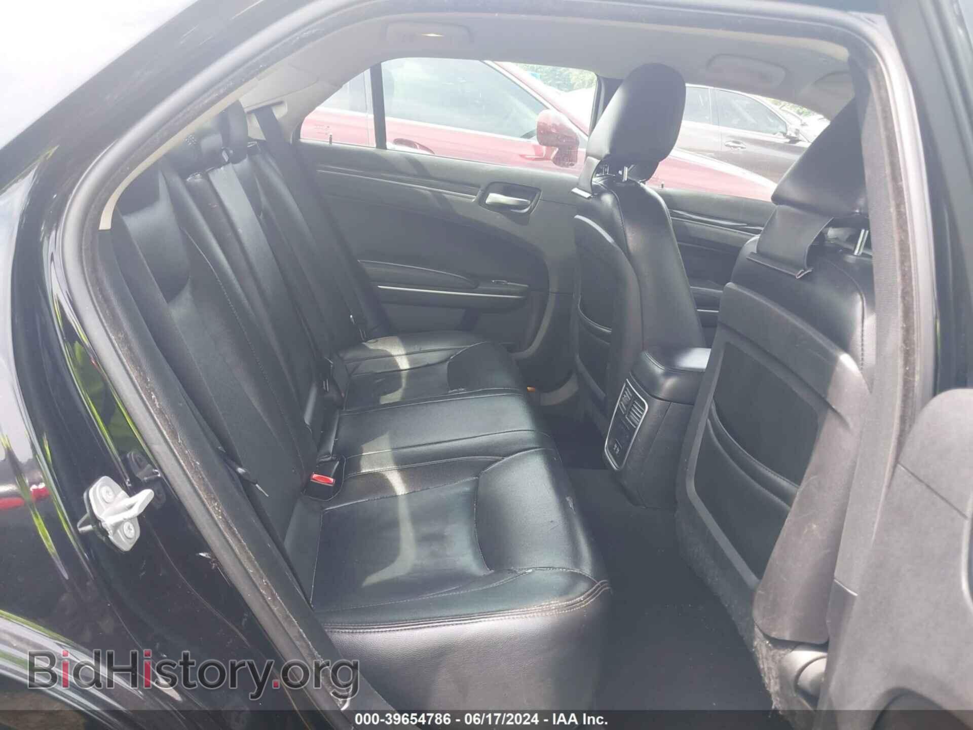 2019 CHRYSLER 300 - VIN: 2C3CCAAG3KH555856 - Фото 8