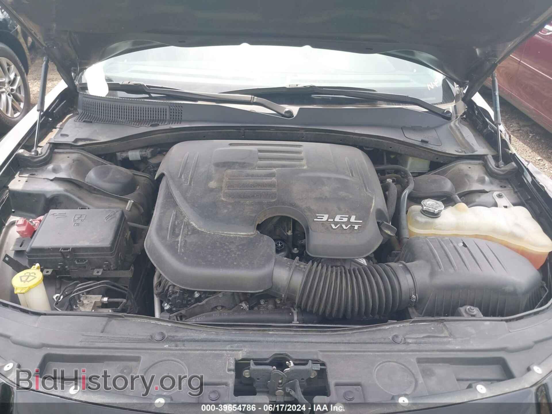 2019 CHRYSLER 300 - VIN: 2C3CCAAG3KH555856 - Фото 10