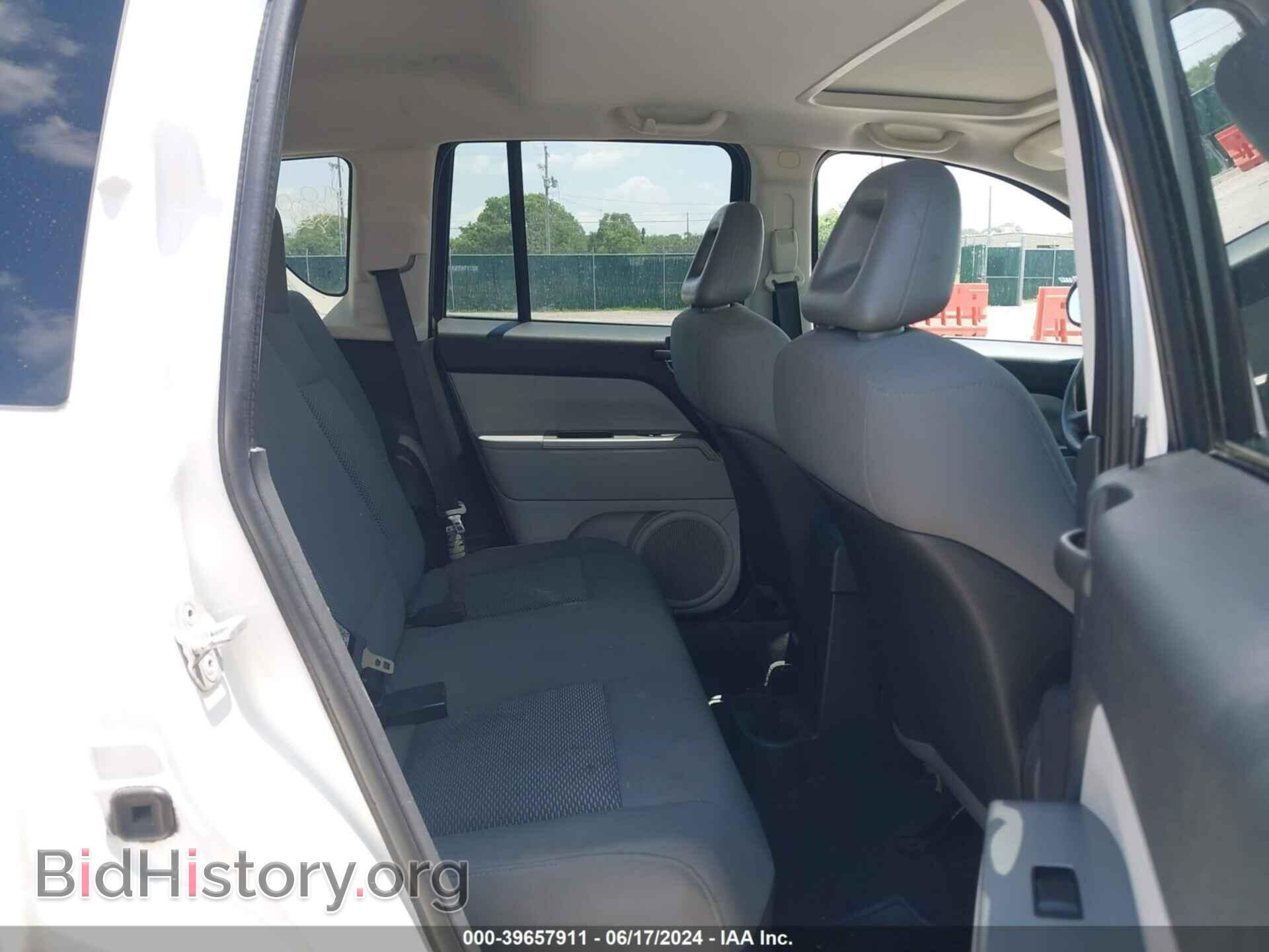 2007 JEEP COMPASS - VIN: 1J8FT47W57D130404 - Фото 8