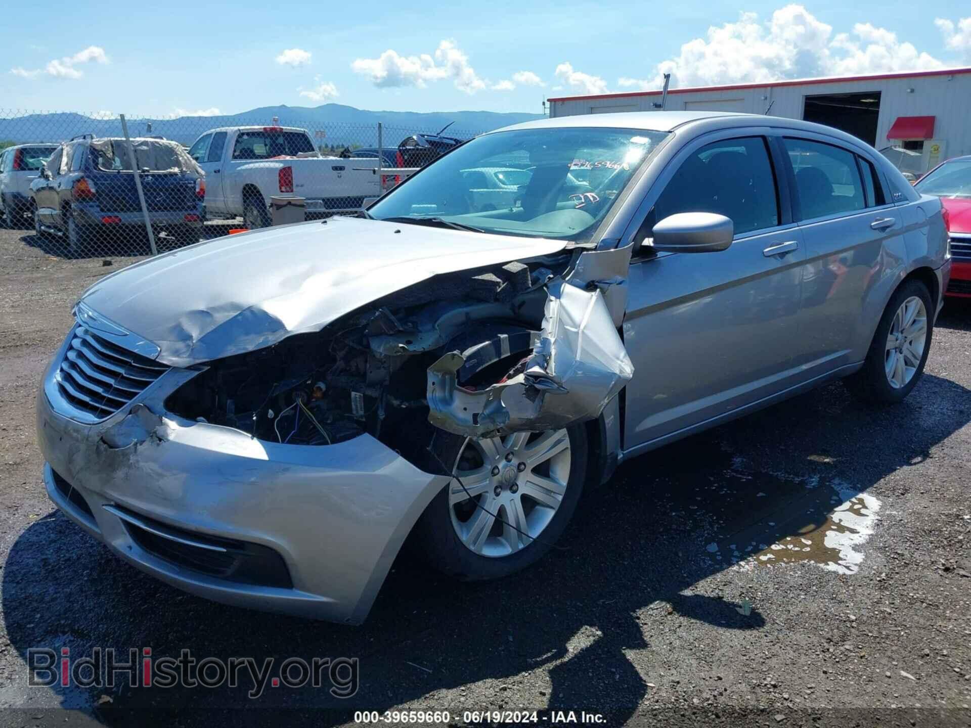 2013 CHRYSLER 200 - VIN: 1C3CCBAB6DN671931 - Фото 2