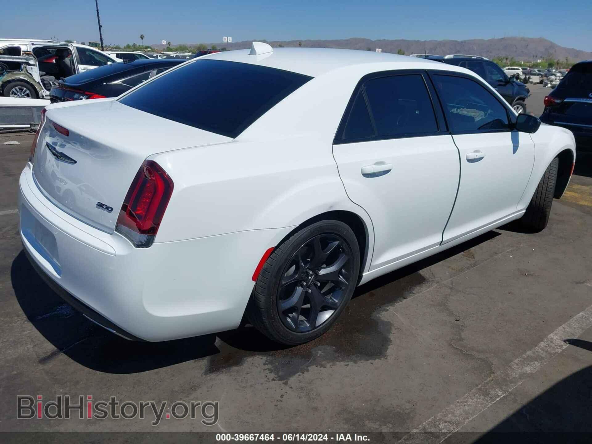 2020 CHRYSLER 300 - VIN: 2C3CCAAG8LH242092 - Фото 4