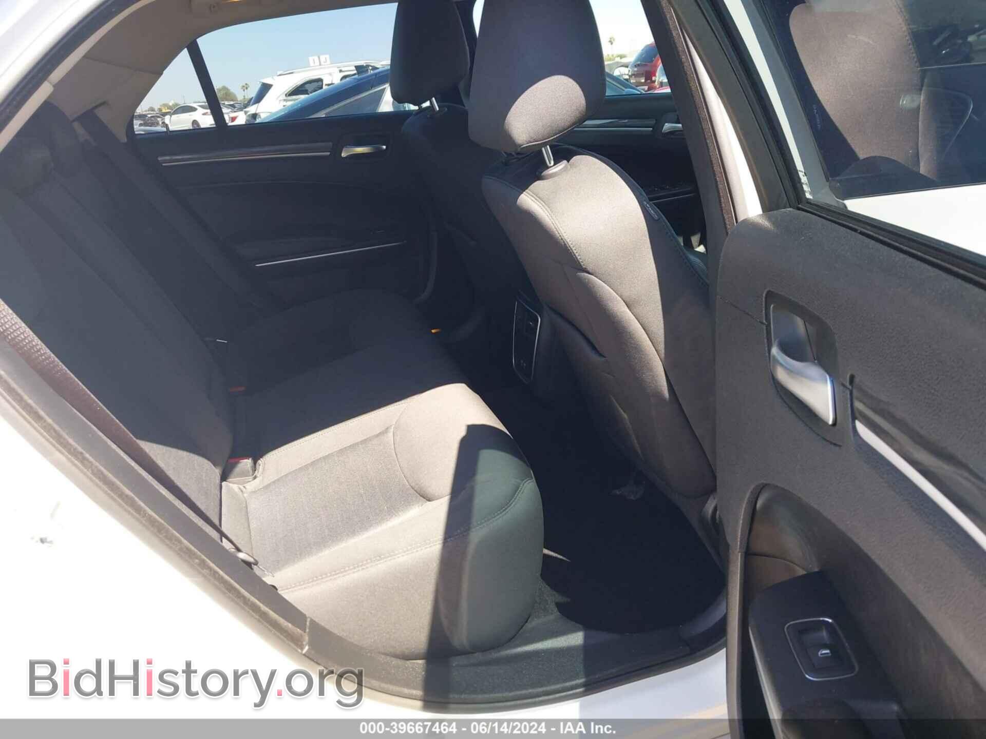 2020 CHRYSLER 300 - VIN: 2C3CCAAG8LH242092 - Фото 8