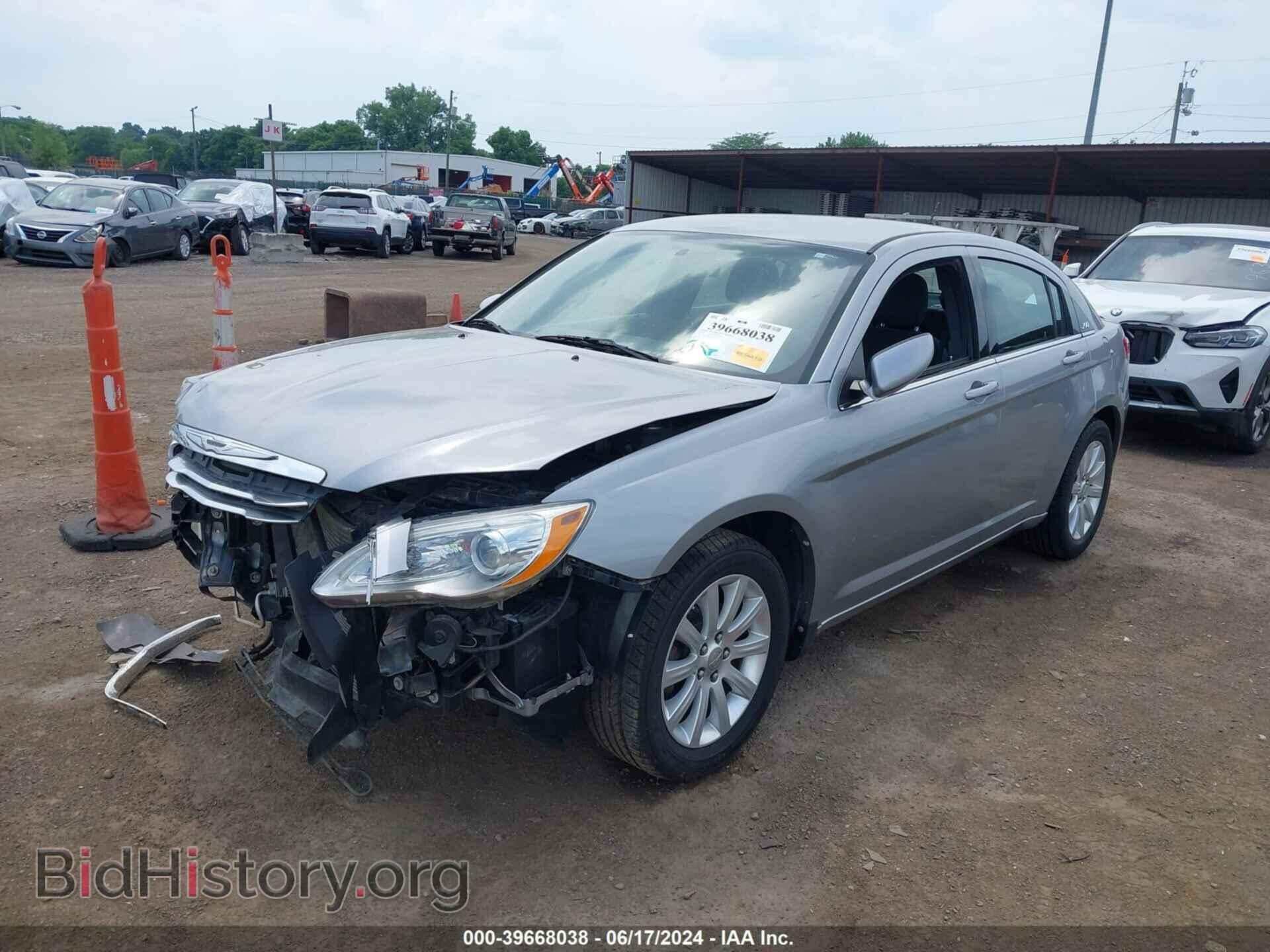 2013 CHRYSLER 200 - VIN: 1C3CCBBB8DN700229 - Фото 2