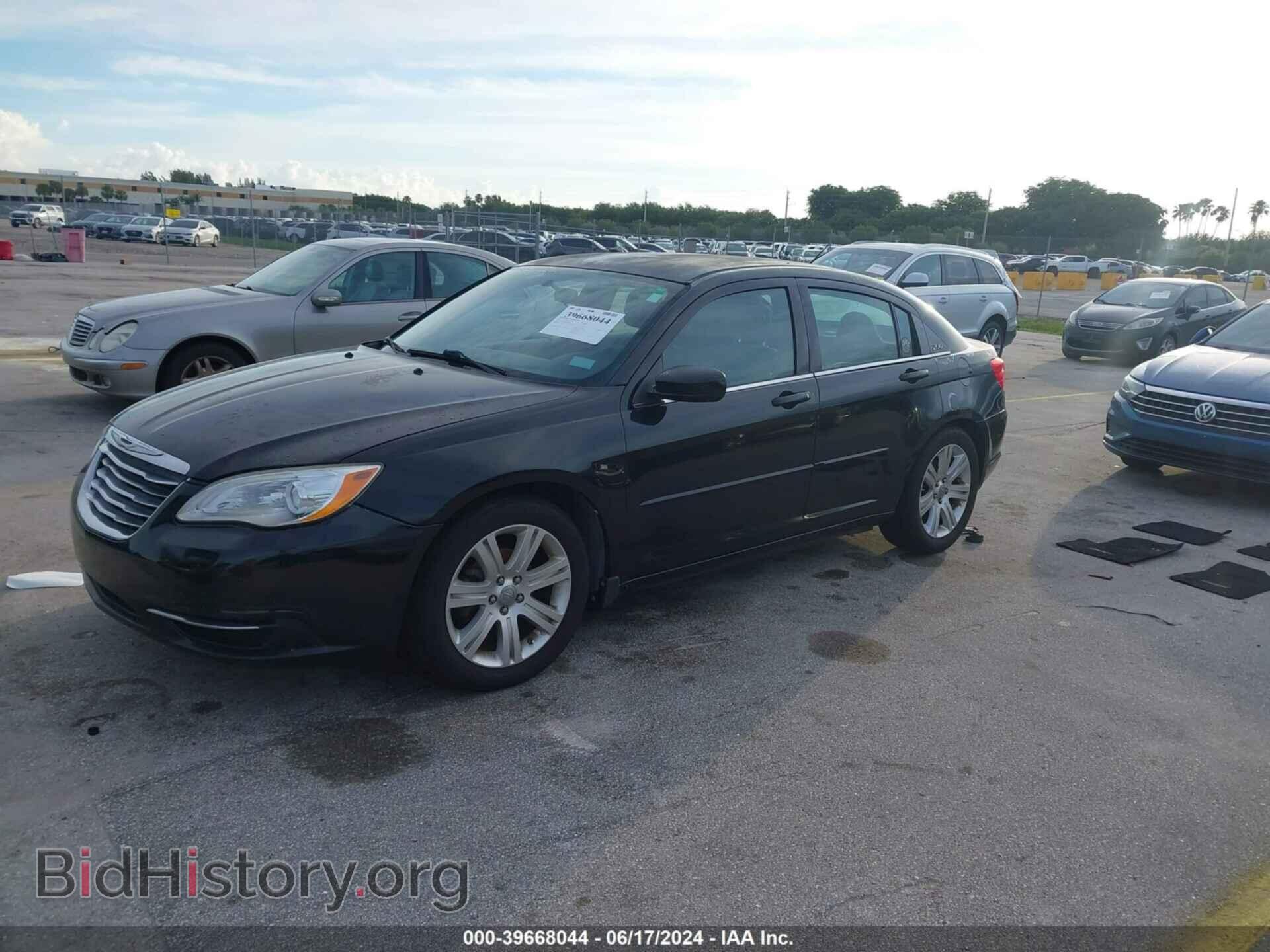2013 CHRYSLER 200 - VIN: 1C3CCBBB8DN656586 - Фото 2