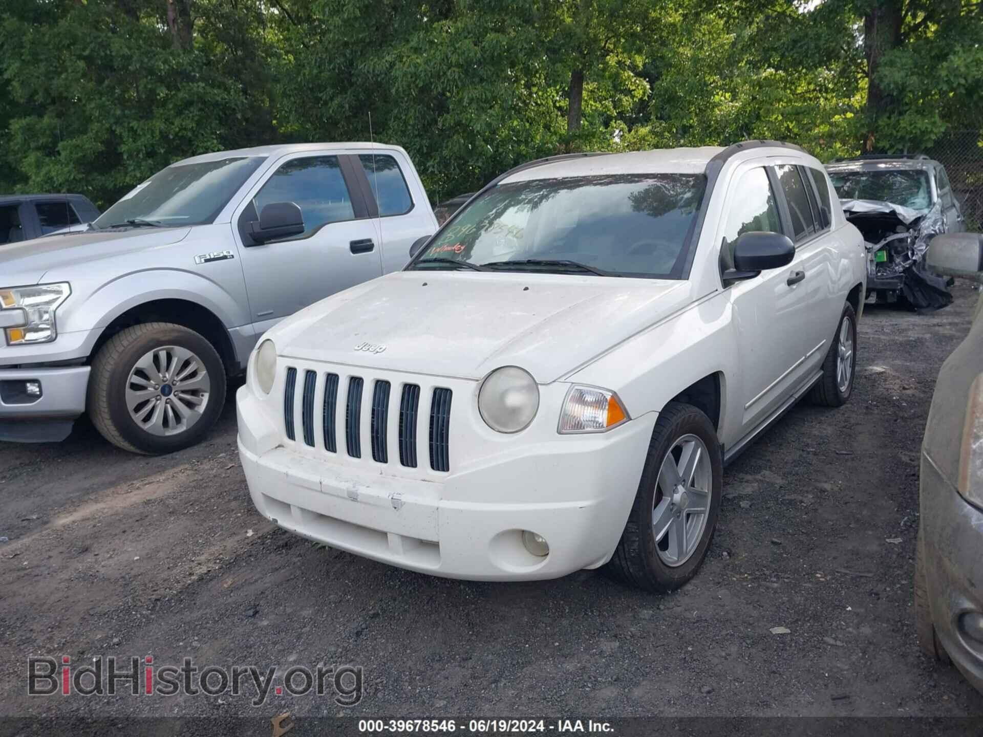 2008 JEEP COMPASS - VIN: 1J8FT47028D714174 - Фото 2