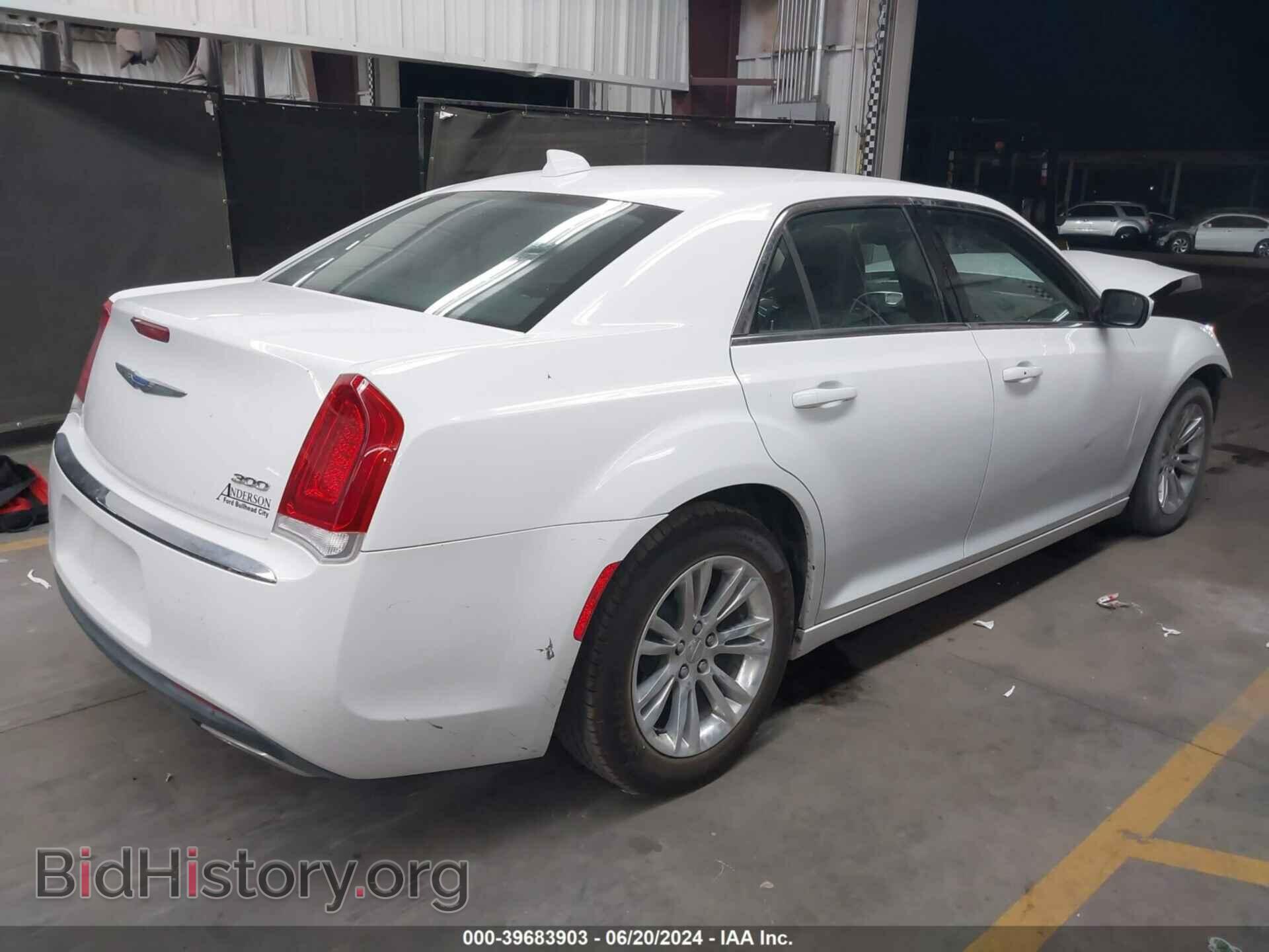 2019 CHRYSLER 300 - VIN: 2C3CCAAG9KH634304 - Фото 4