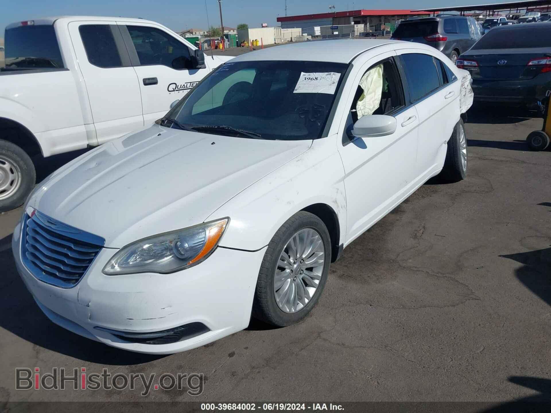 2013 CHRYSLER 200 - VIN: 1C3CCBBB2DN694055 - Фото 2