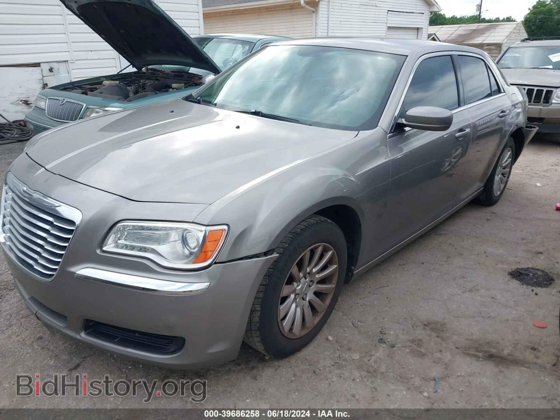 2014 CHRYSLER 300 - VIN: 2C3CCAAG5EH261668 - Фото 2