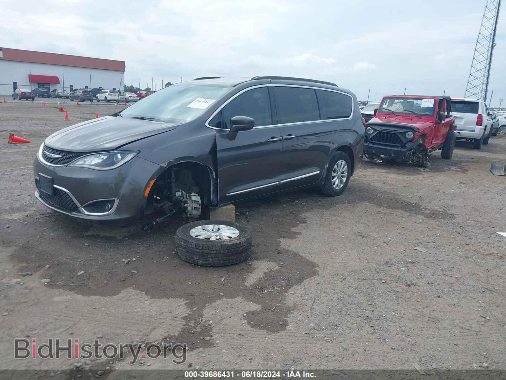 2017 CHRYSLER PACIFICA - VIN: 2C4RC1BG0HR507920 - Photo 2