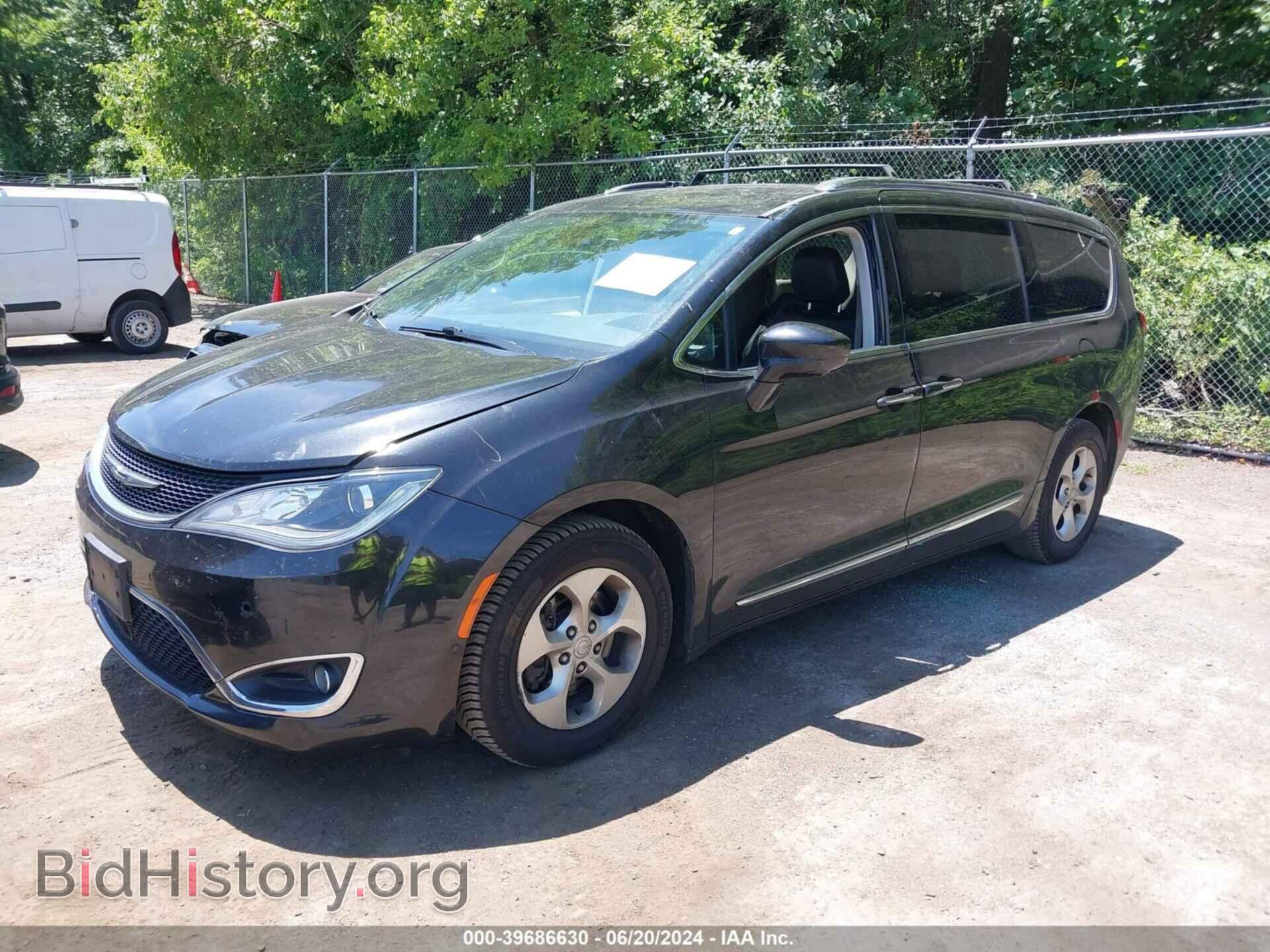 2017 CHRYSLER PACIFICA - VIN: 2C4RC1EG8HR528557 - Photo 2