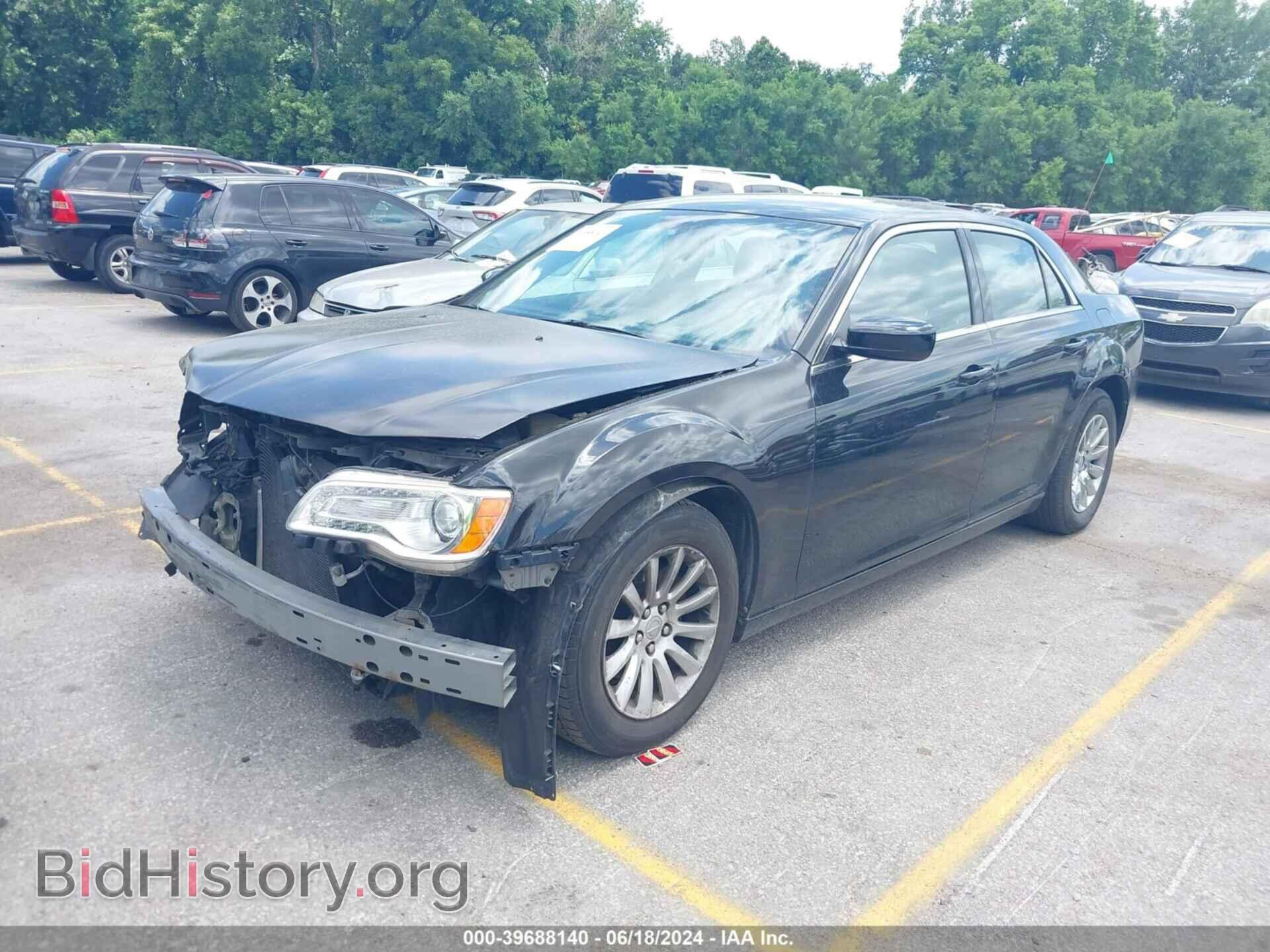 2014 CHRYSLER 300 - VIN: 2C3CCAAG0EH355649 - Фото 2
