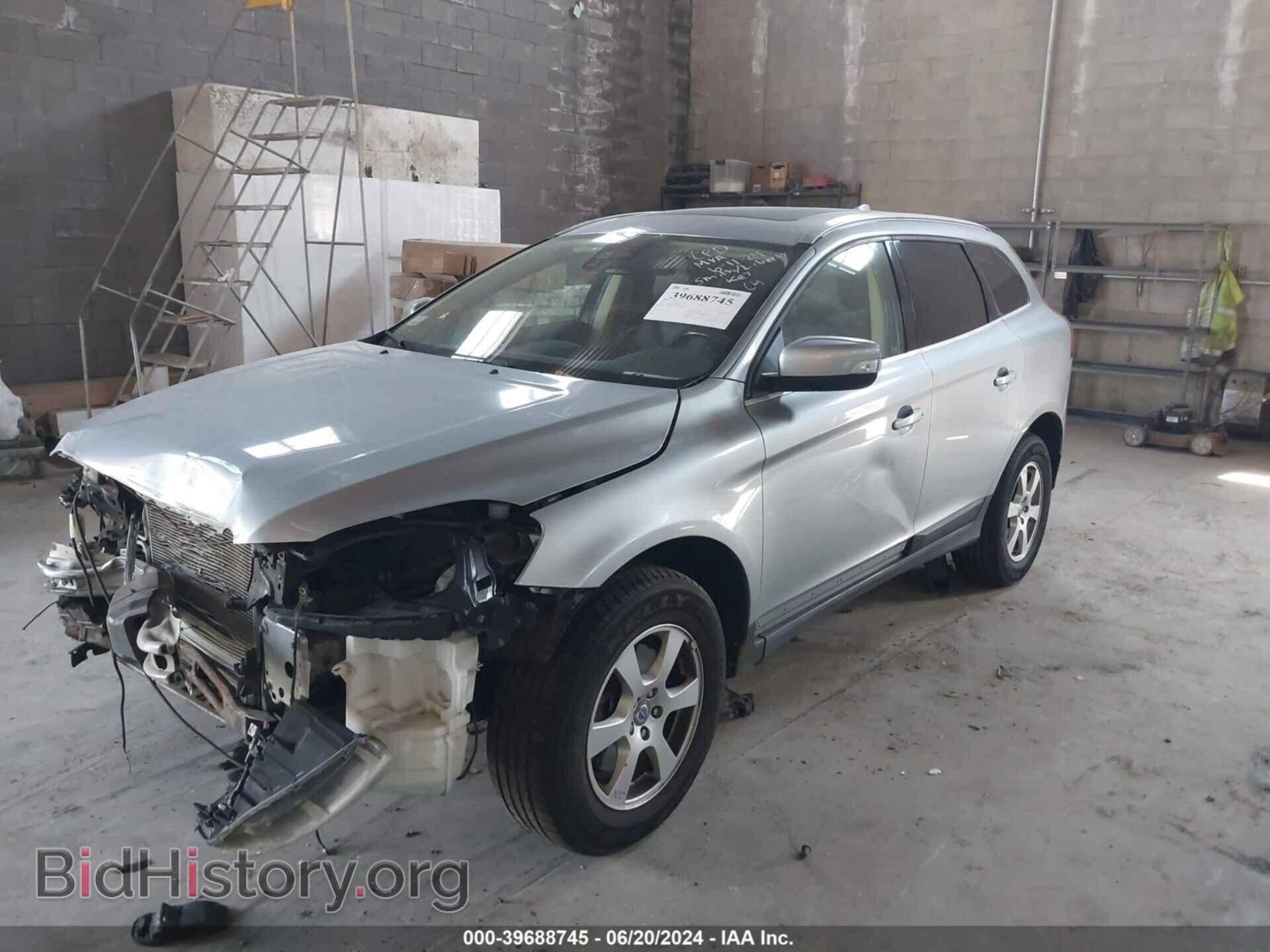 2011 VOLVO XC60 - VIN: YV4940DZ5B2155281 - Фото 2