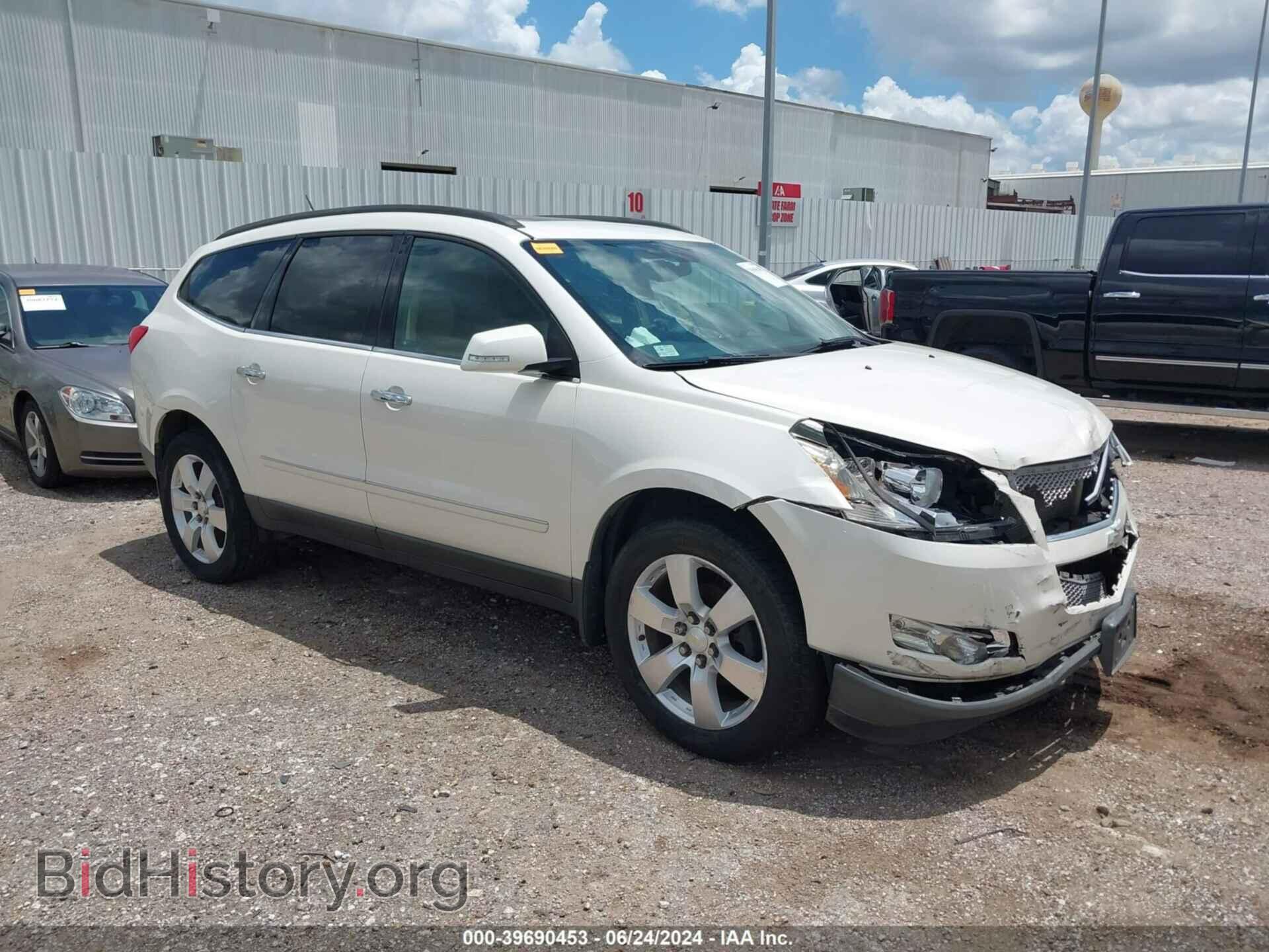Фотография 1GNKRLED7CJ372260 - CHEVROLET TRAVERSE 2012