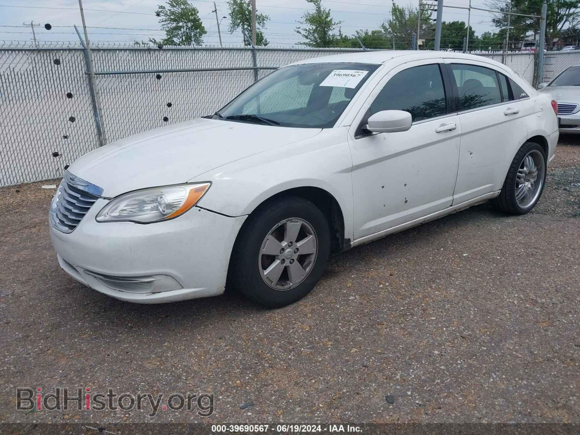 2011 CHRYSLER 200 - VIN: 1C3BC1FB1BN595496 - Фото 2