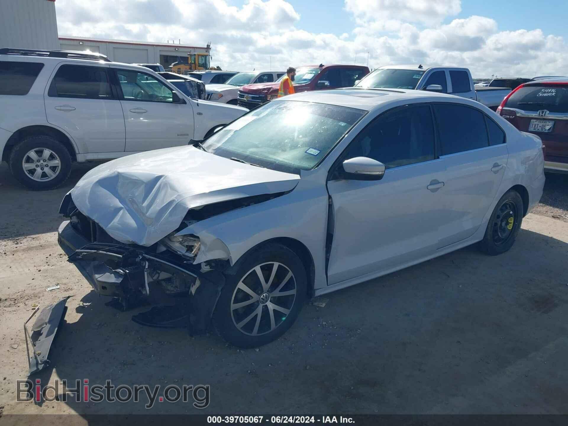 2017 VOLKSWAGEN JETTA - VIN: 3VWDB7AJ6HM320652 - Фото 2