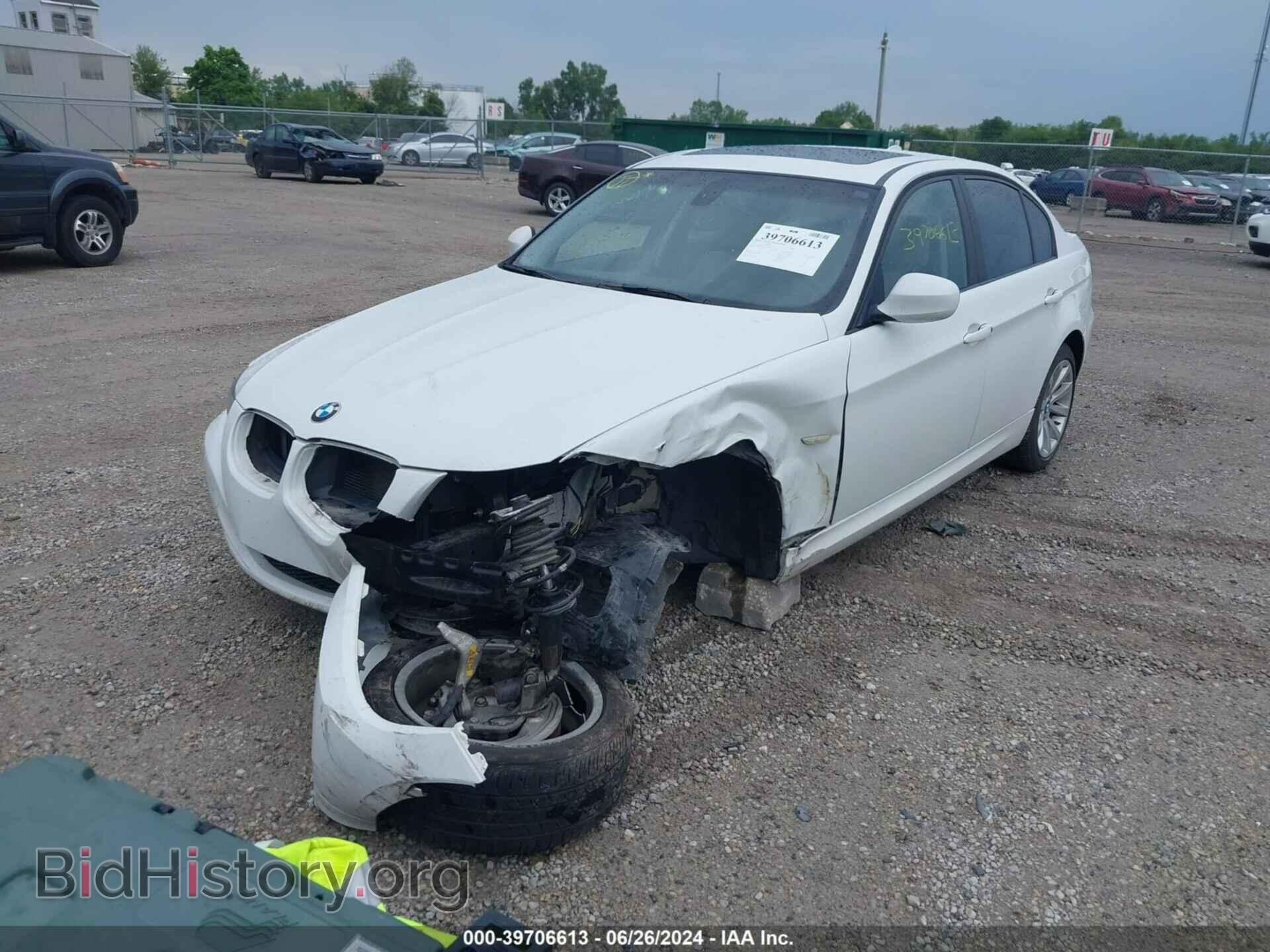 2011 BMW 328I - VIN: WBAPH5C53BF093217 - Фото 2