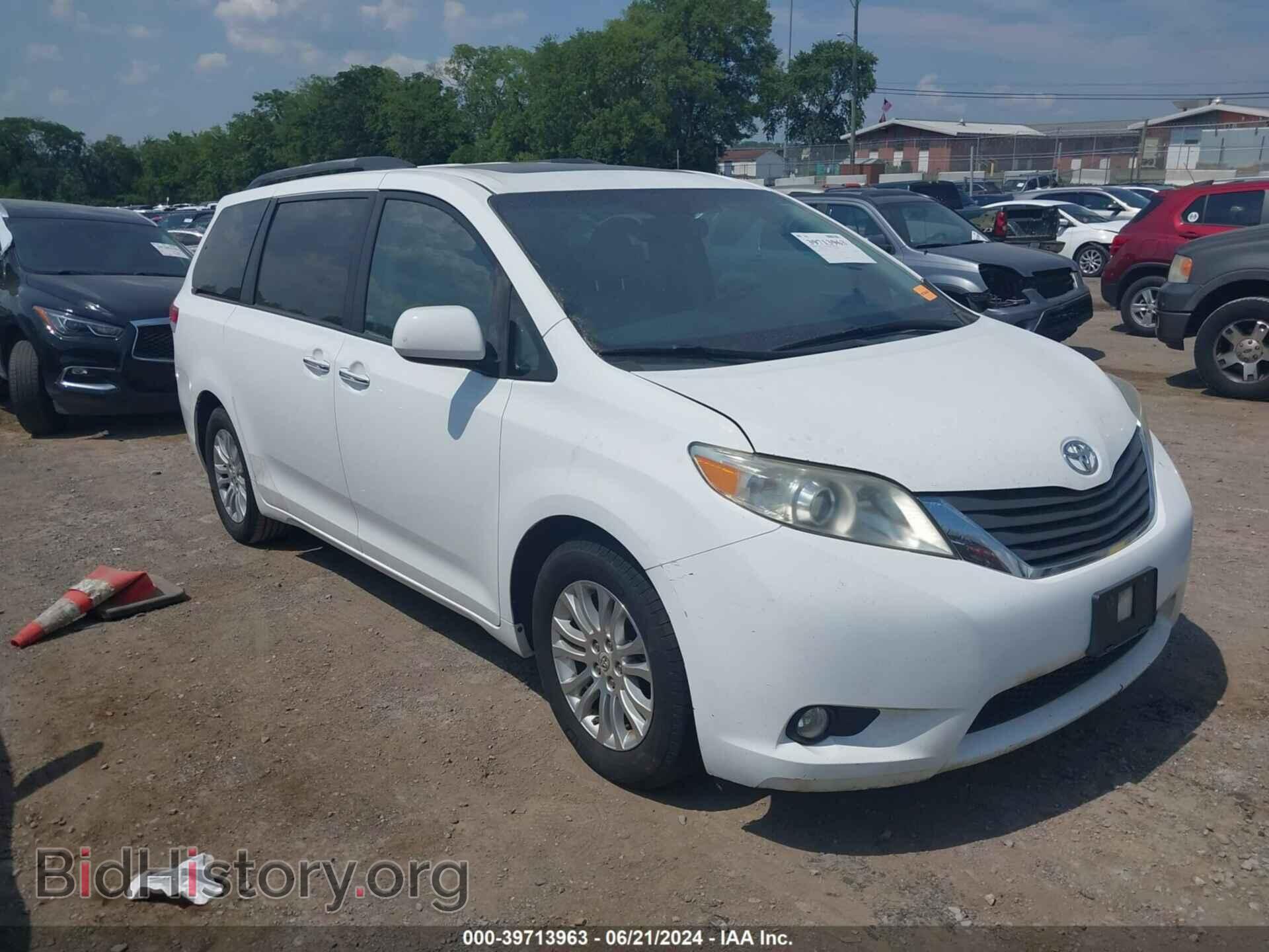Photo 5TDYK3DC0BS027637 - TOYOTA SIENNA 2011