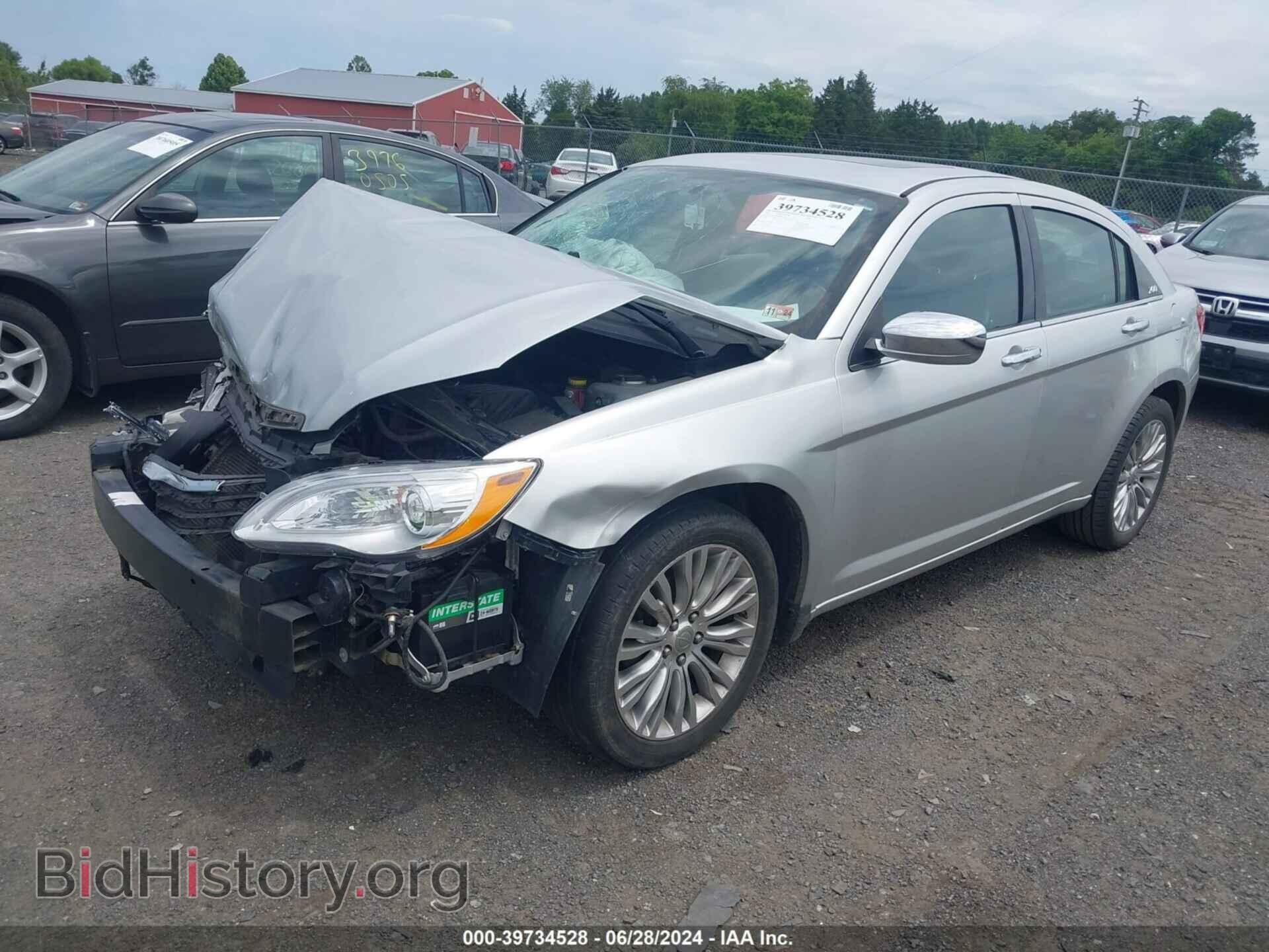 2011 CHRYSLER 200 - VIN: 1C3BC2FB2BN613185 - Фото 2