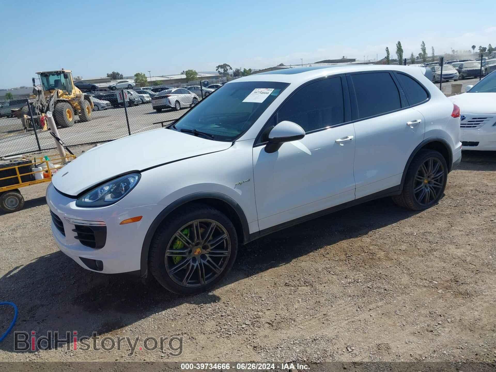 2017 PORSCHE CAYENNE - VIN: WP1AB2A24HLA52041 - Фото 2