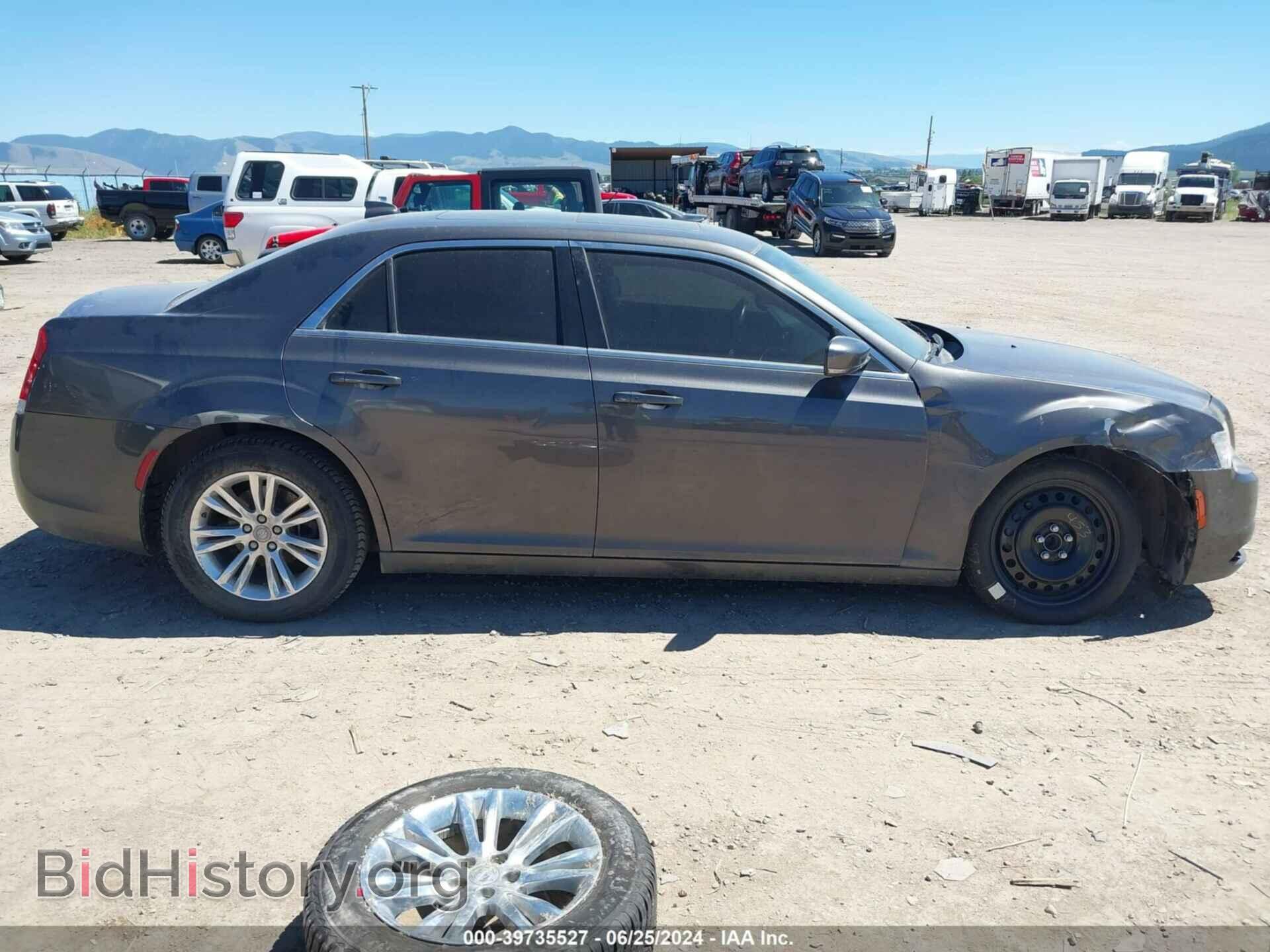 2018 CHRYSLER 300 - VIN: 2C3CCAAG2JH308231 - Фото 14