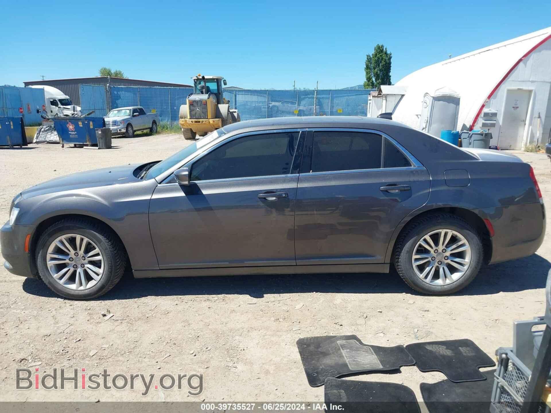 2018 CHRYSLER 300 - VIN: 2C3CCAAG2JH308231 - Фото 15
