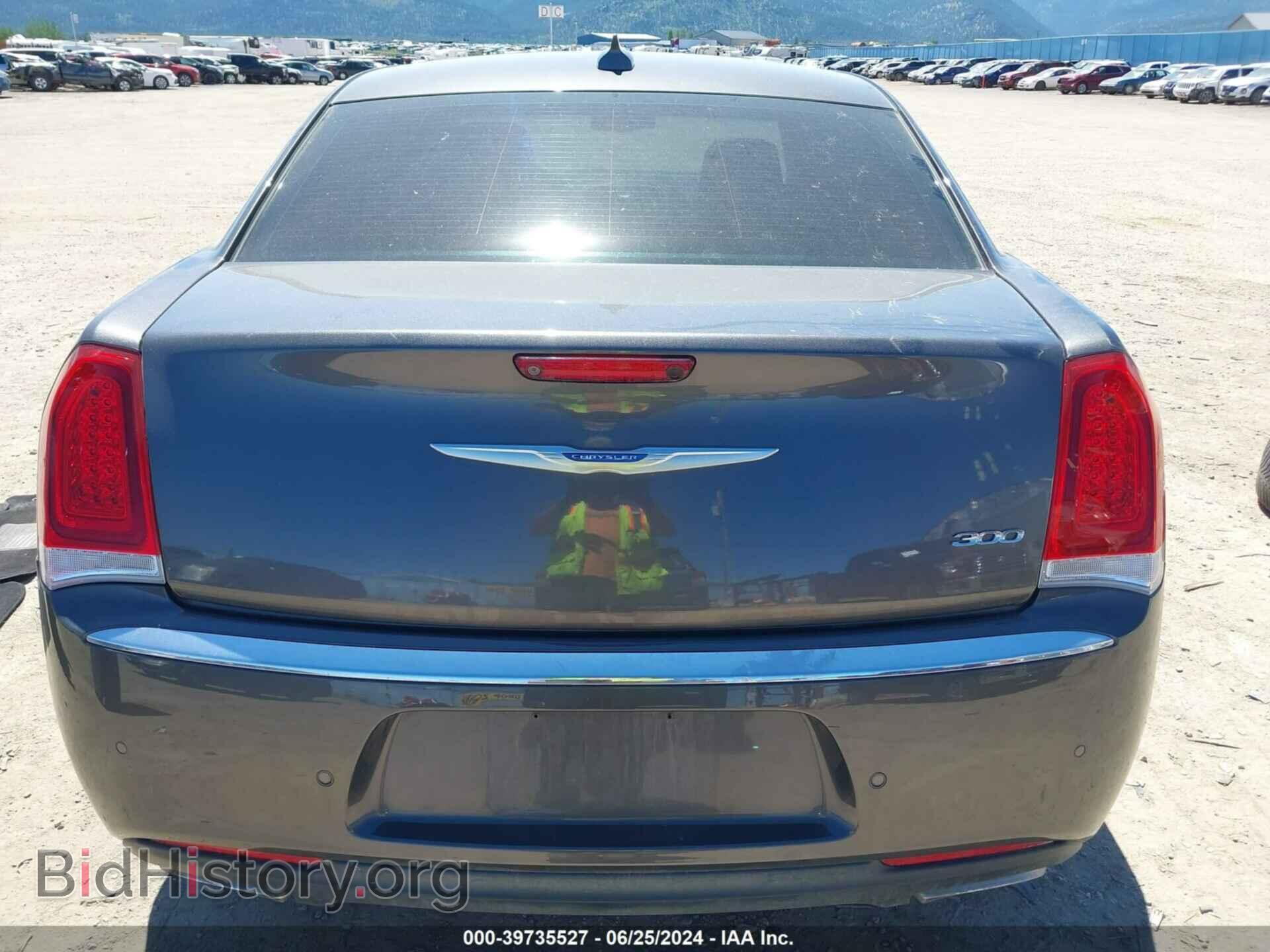 2018 CHRYSLER 300 - VIN: 2C3CCAAG2JH308231 - Фото 17