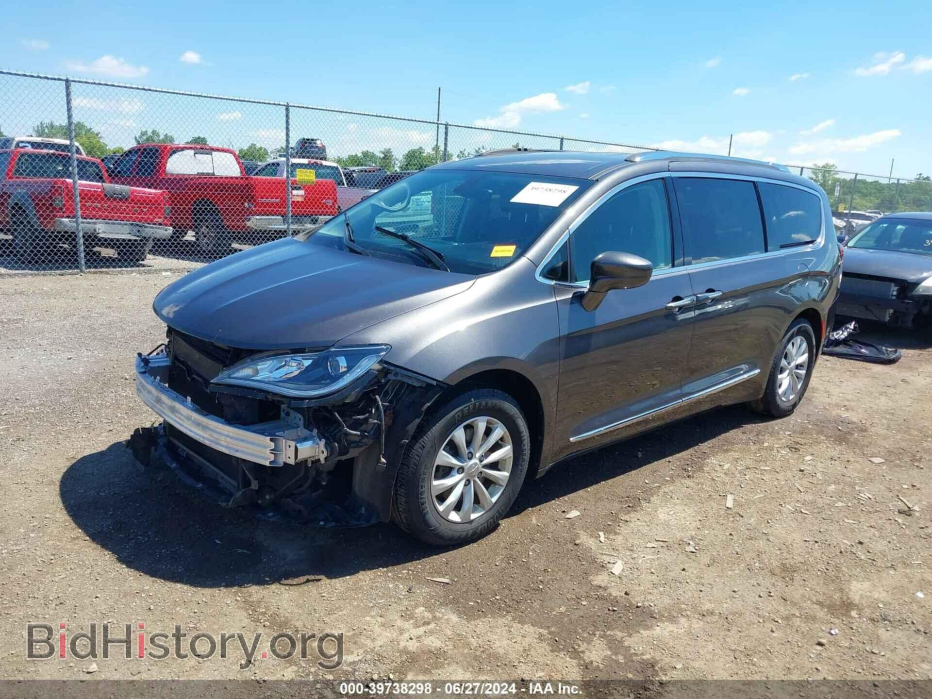 2018 CHRYSLER PACIFICA - VIN: 2C4RC1EG2JR257601 - Photo 2
