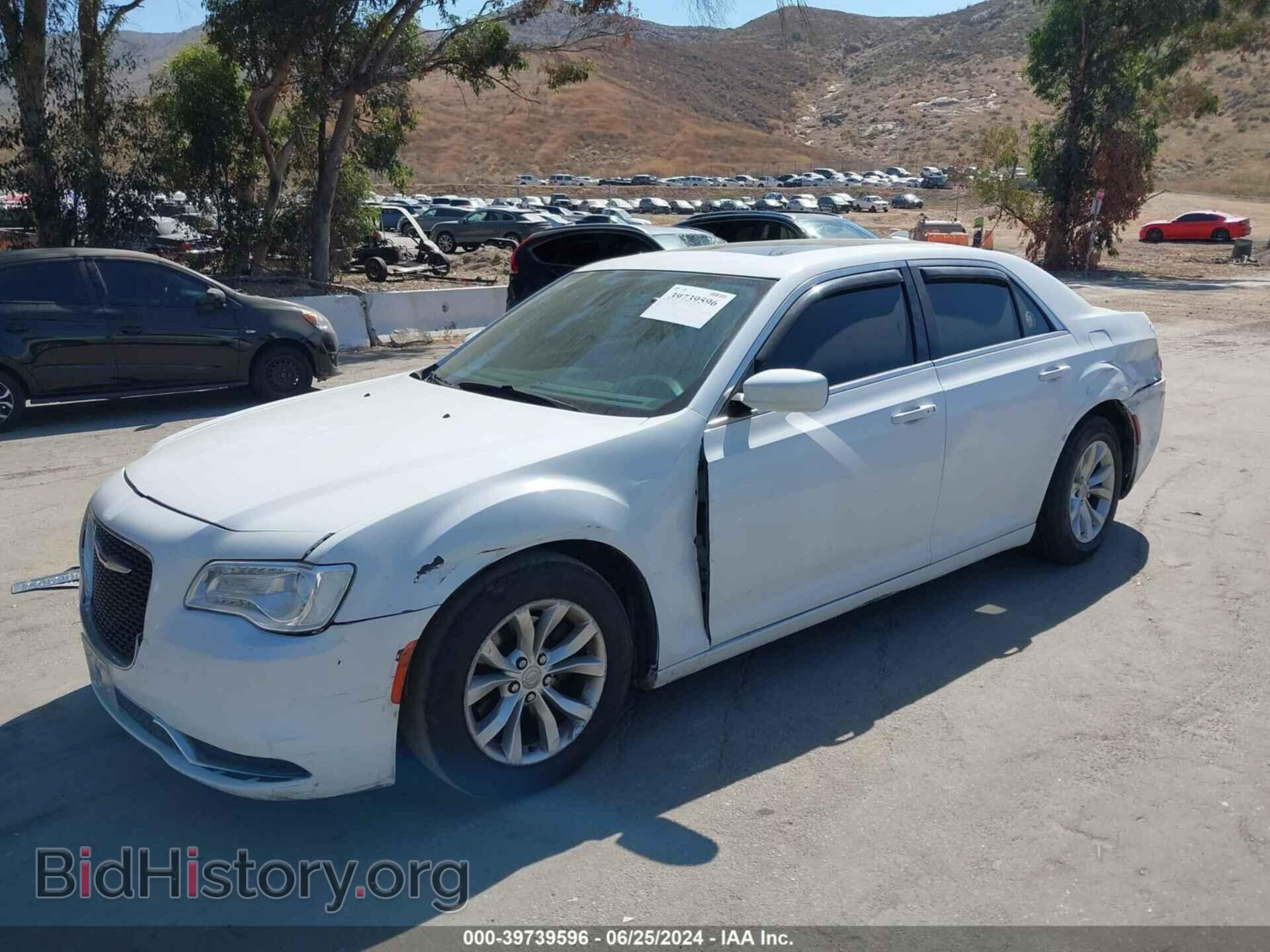 2015 CHRYSLER 300 - VIN: 2C3CCAAG0FH932052 - Фото 2
